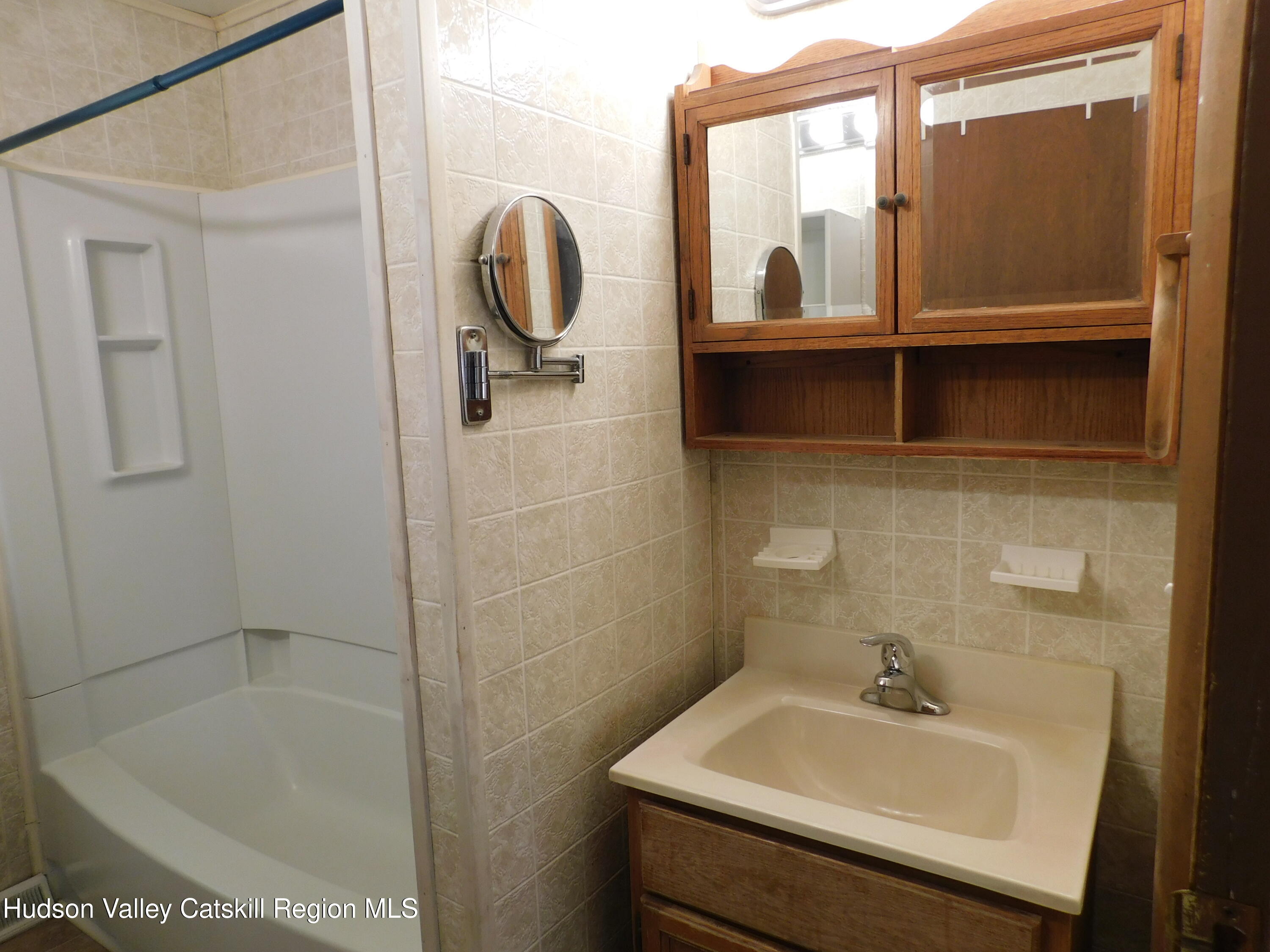 15 Dewitt St