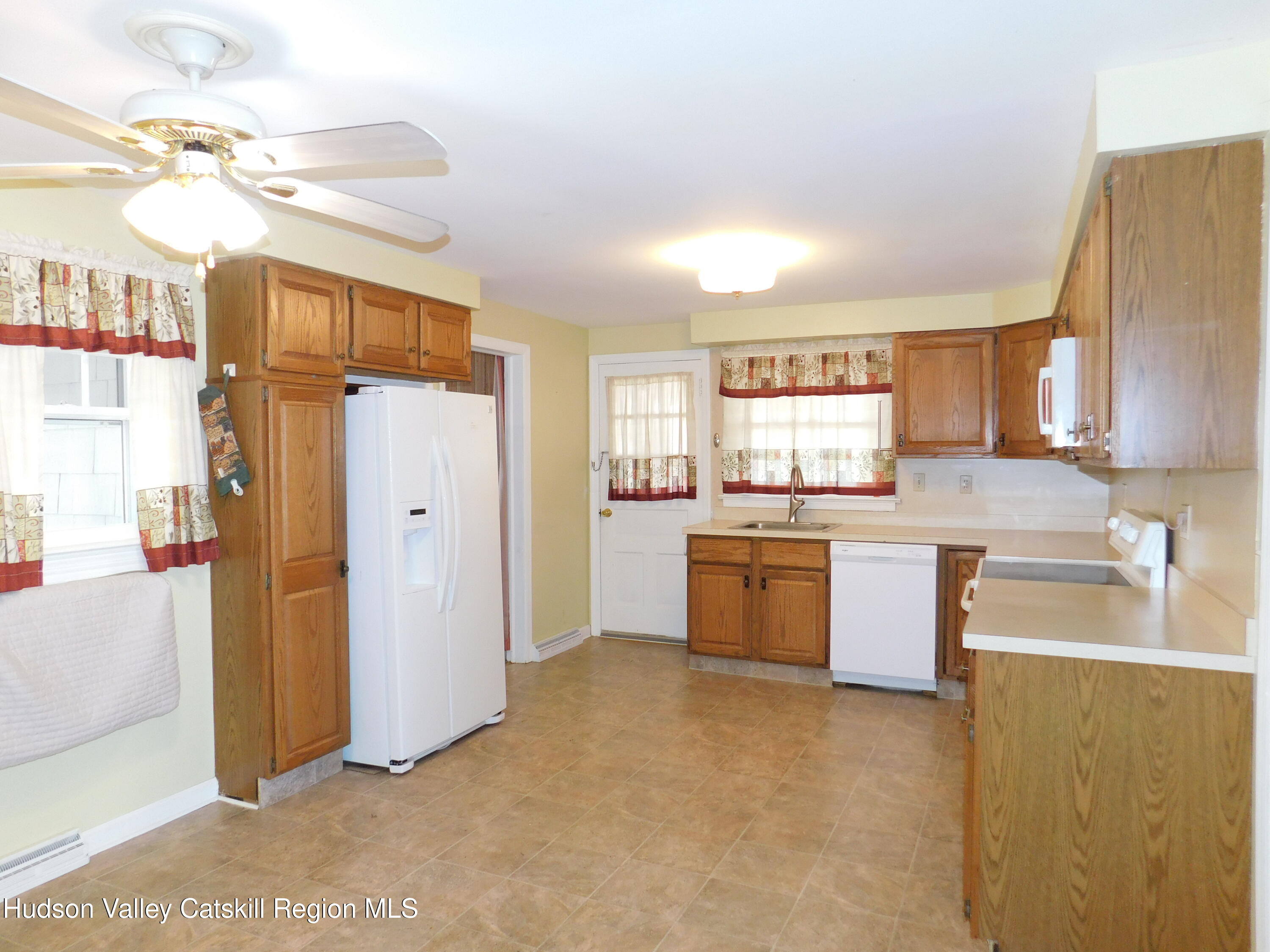 15 Dewitt St