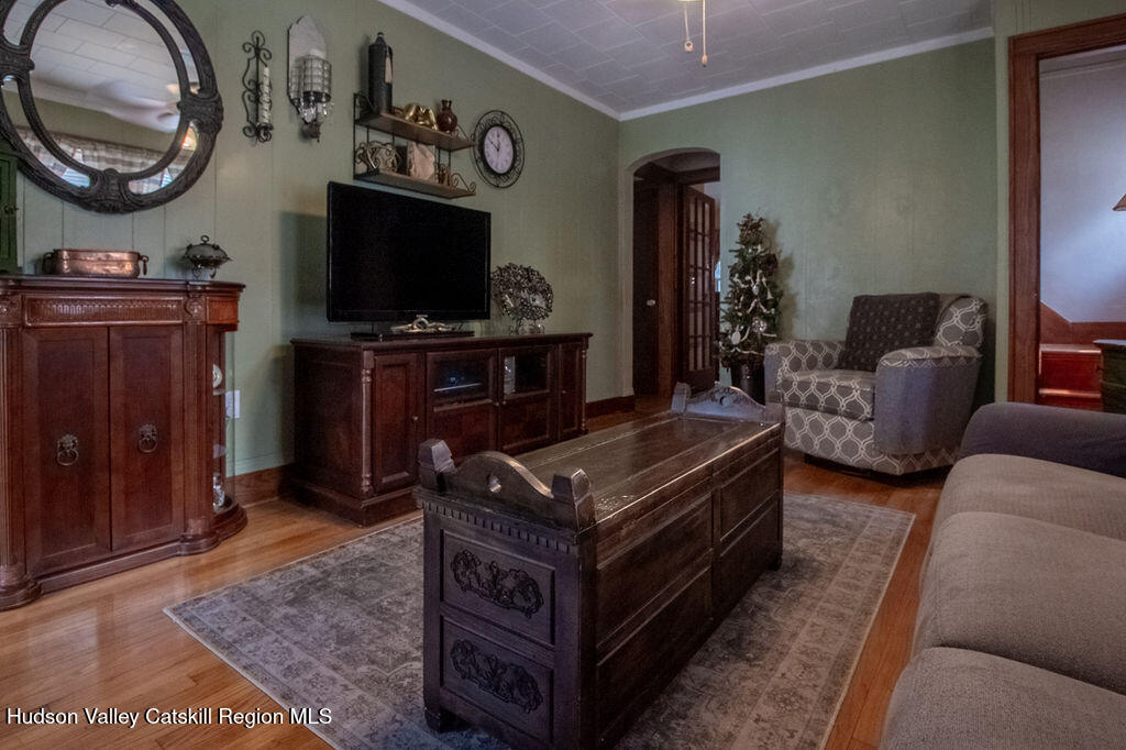 1 Carnation Avenue