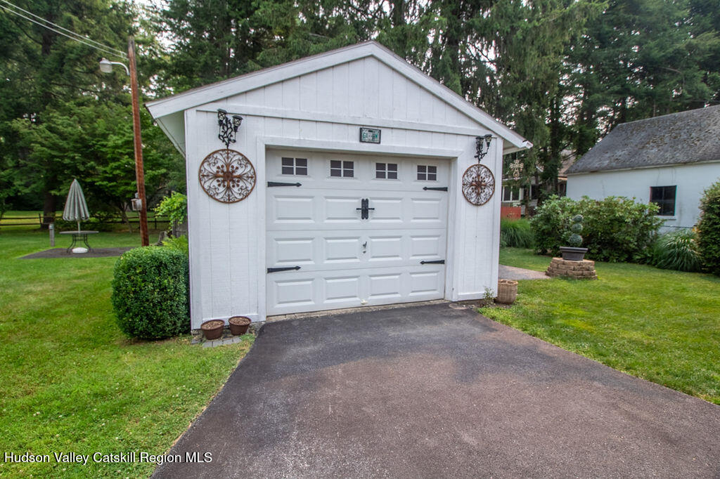 1 Carnation Avenue