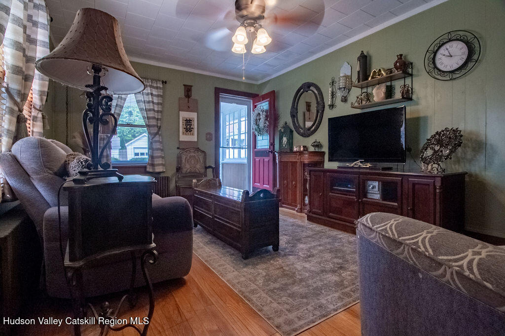 1 Carnation Avenue