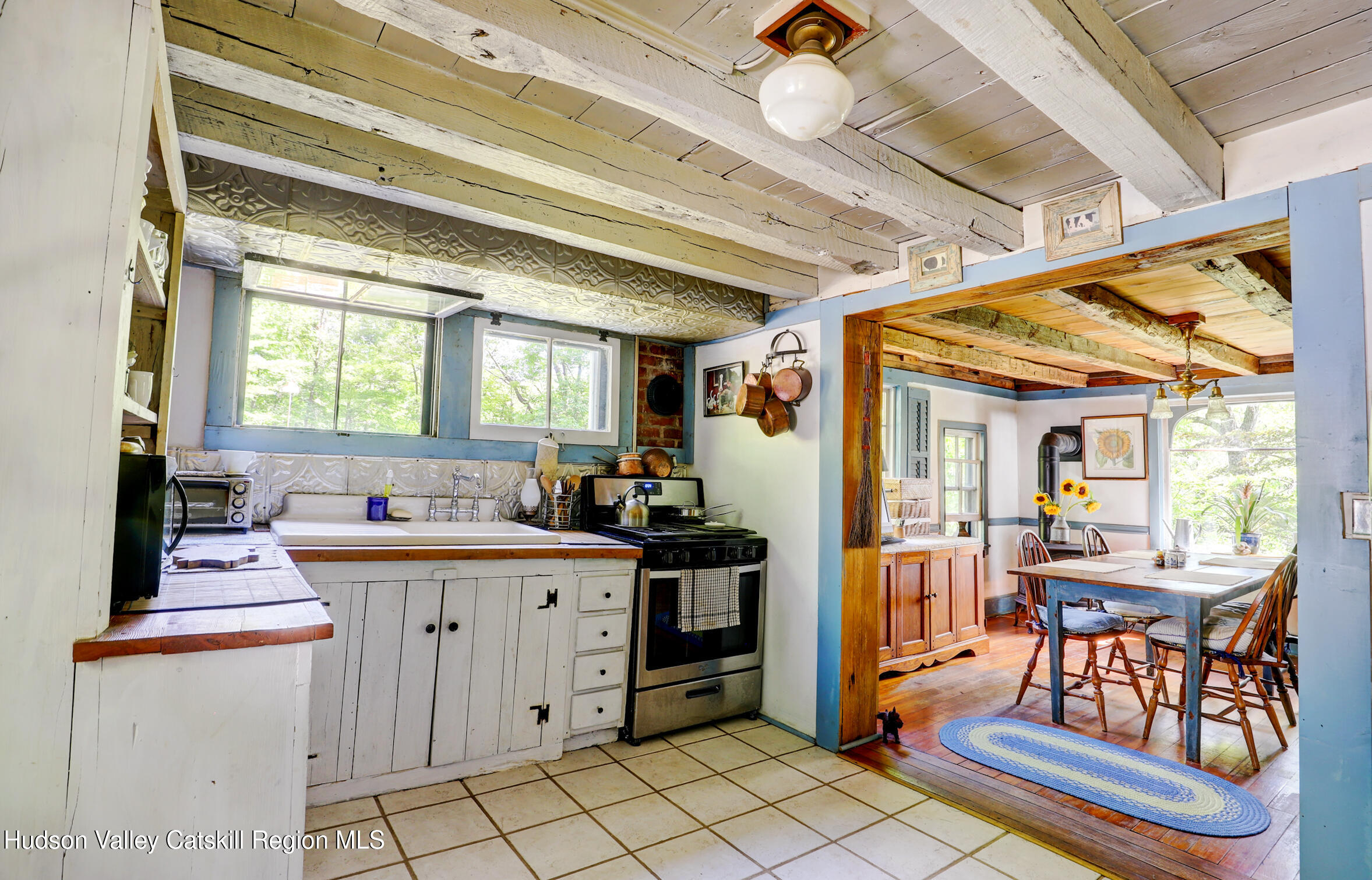 560 W Saugerties Road