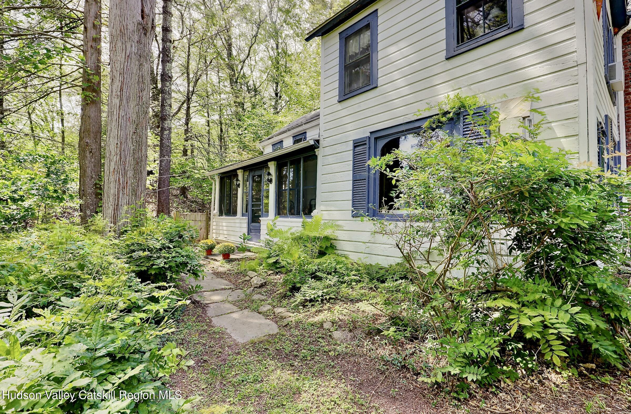 560 W Saugerties Road