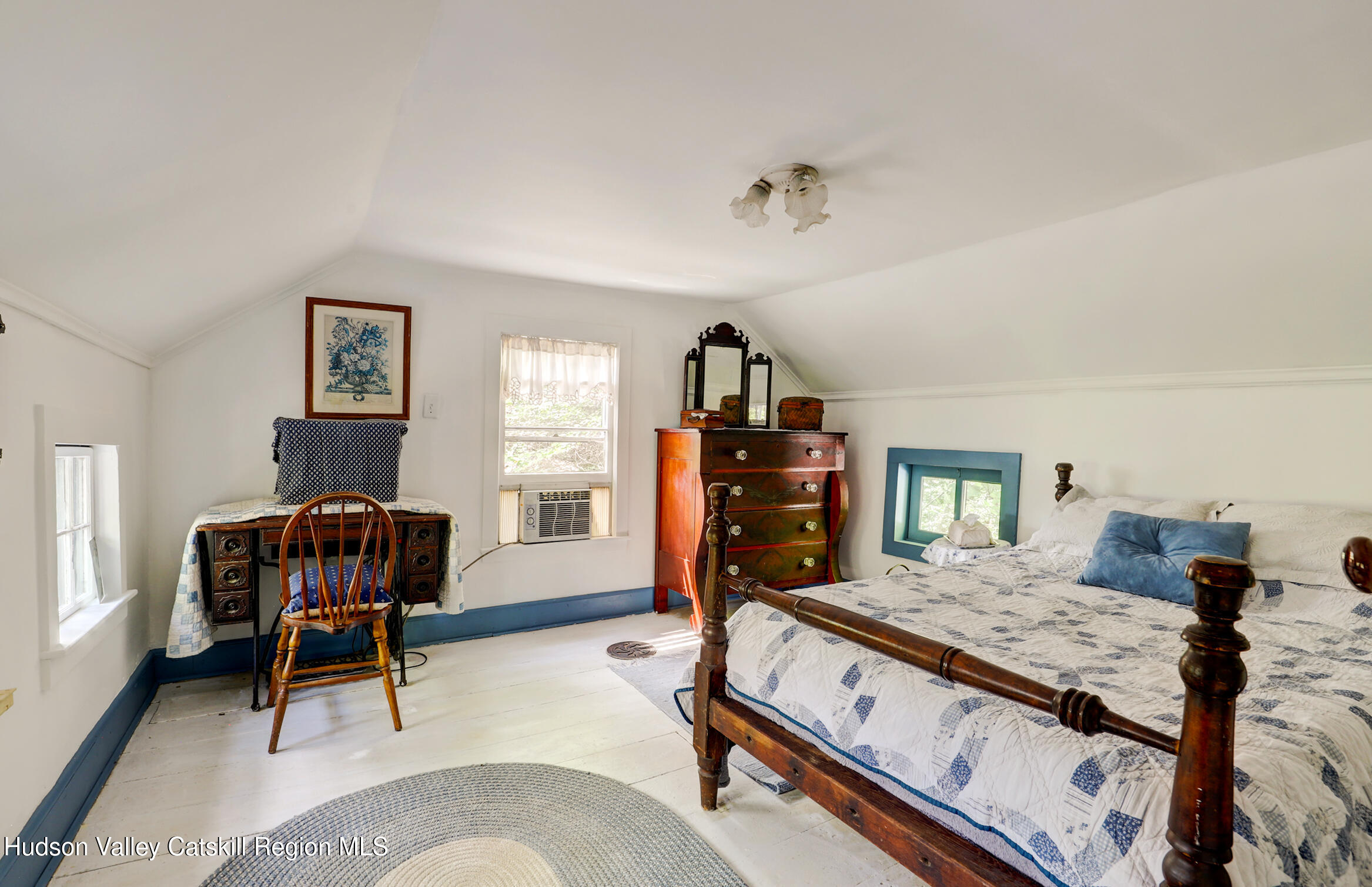 560 W Saugerties Road