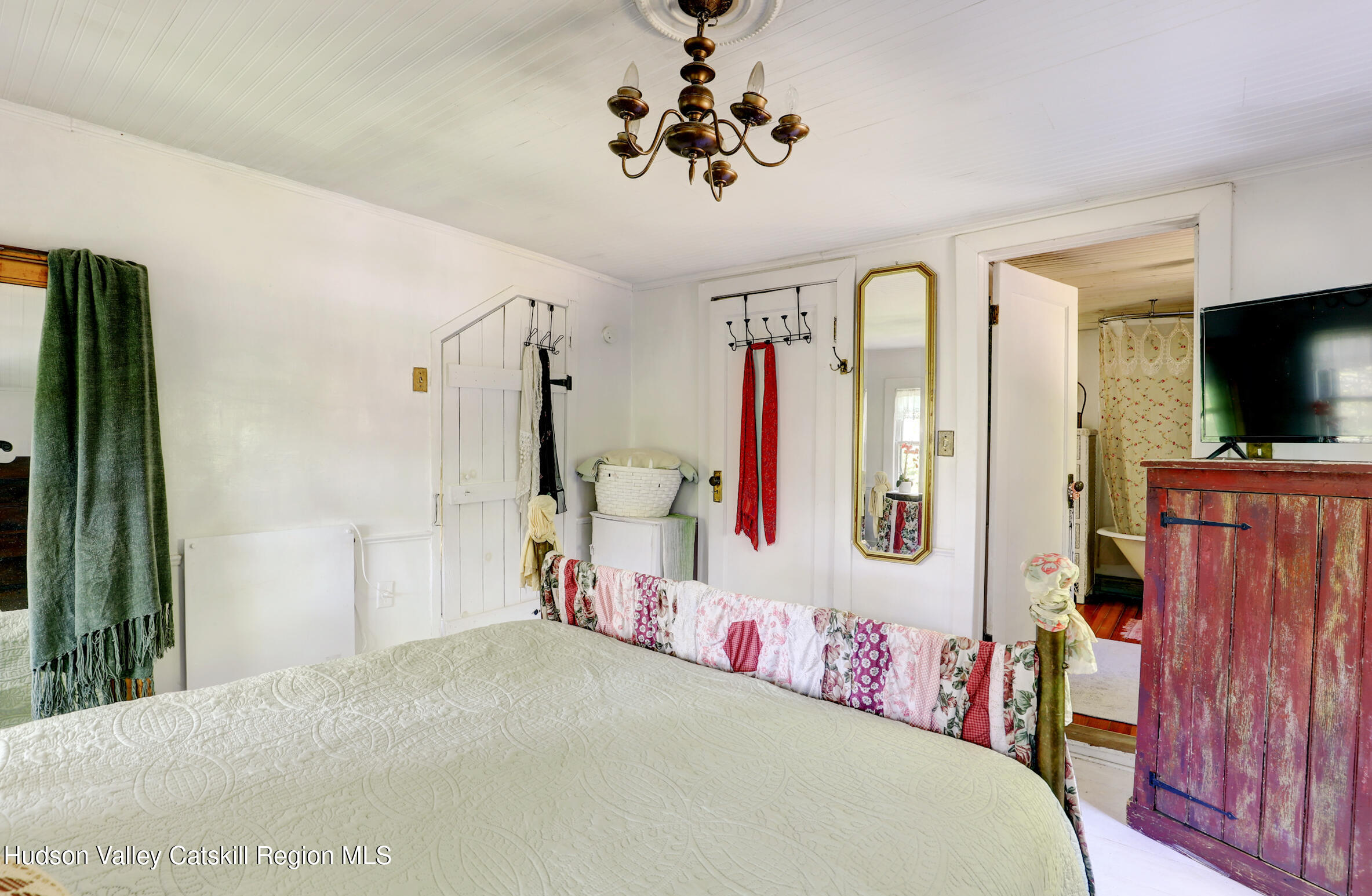 560 W Saugerties Road