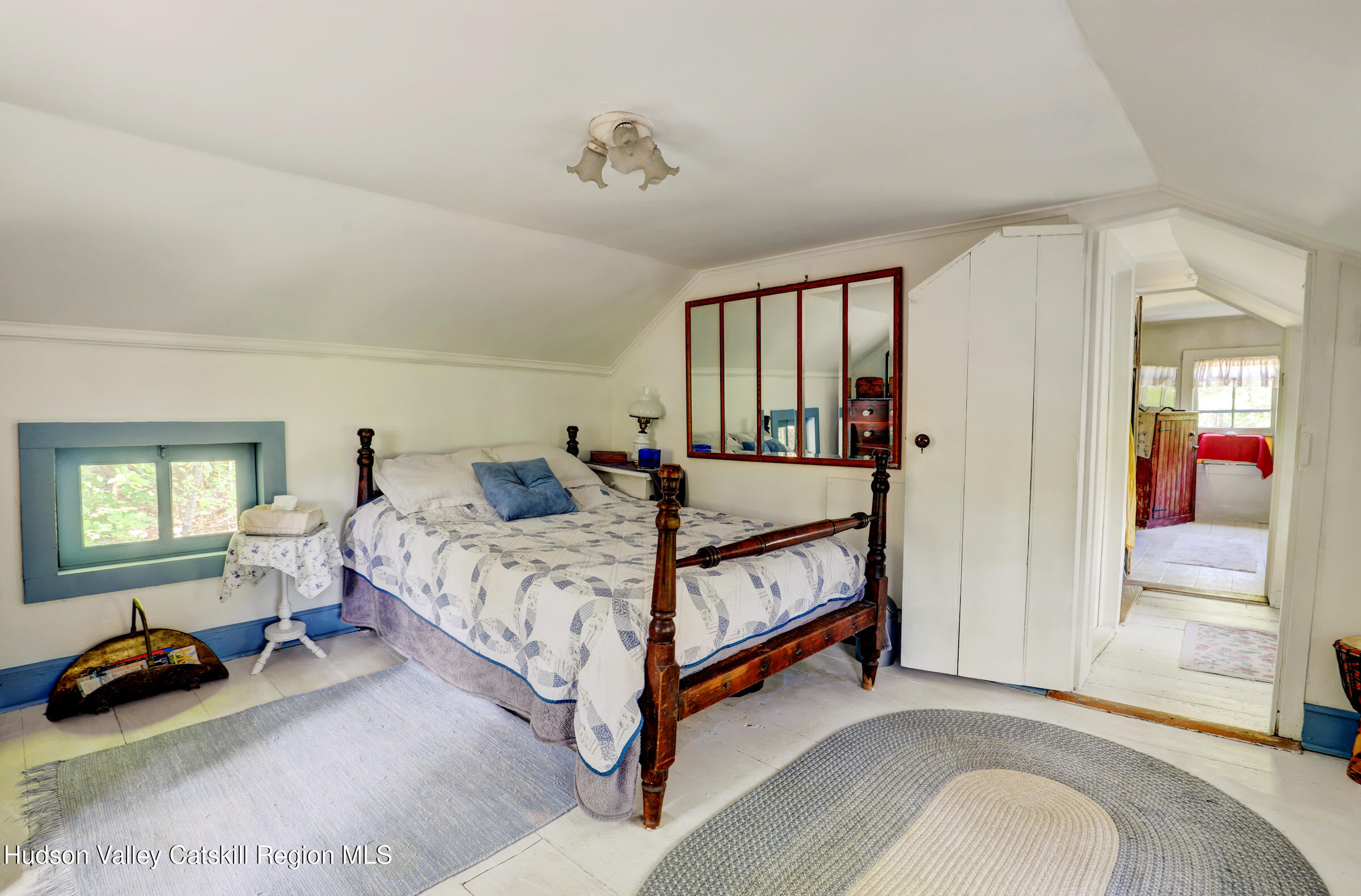 560 W Saugerties Road