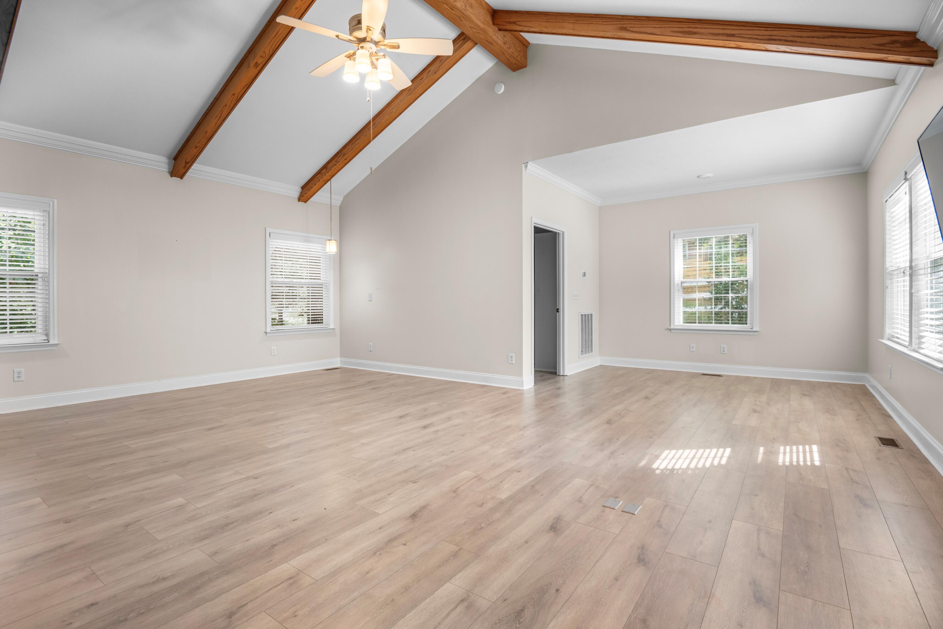 4805 Woodland Circle