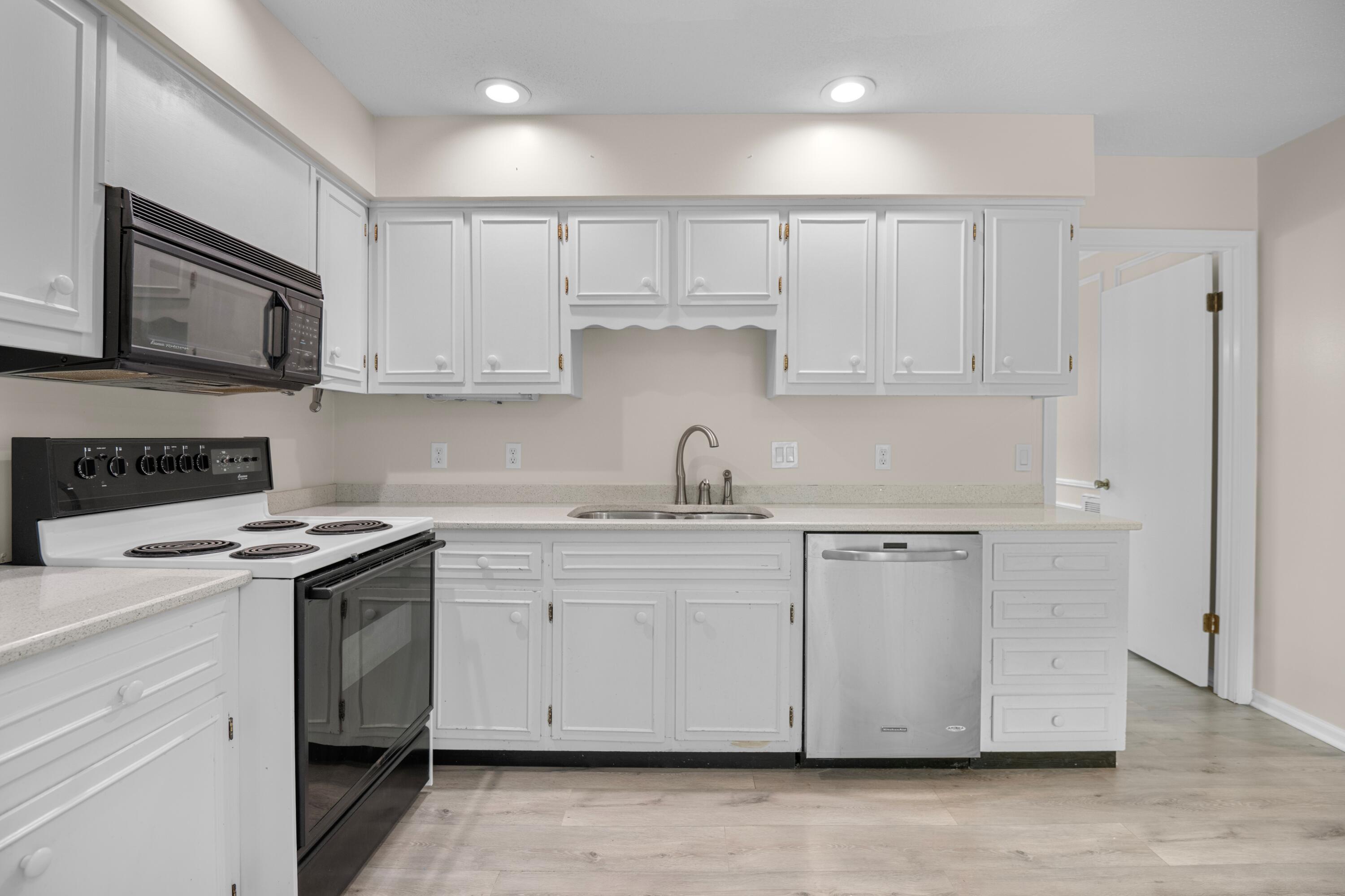 4805 Woodland Circle