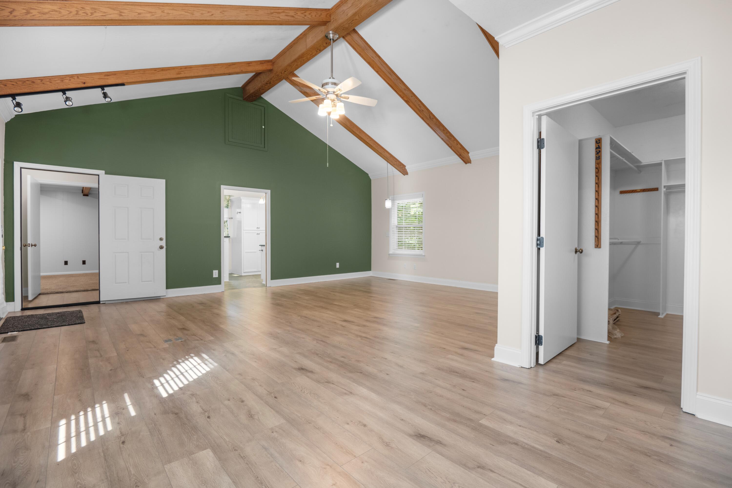 4805 Woodland Circle