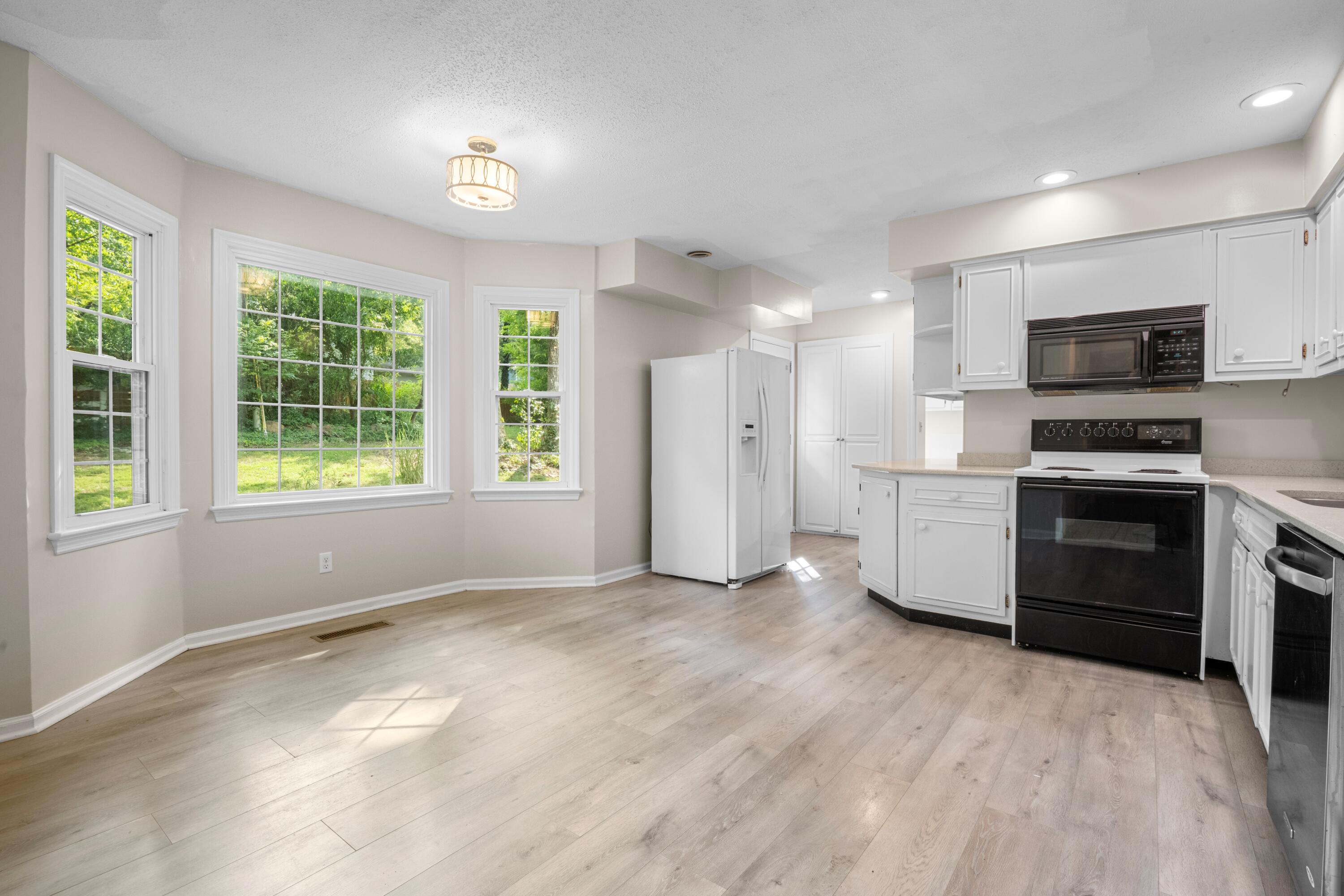 4805 Woodland Circle