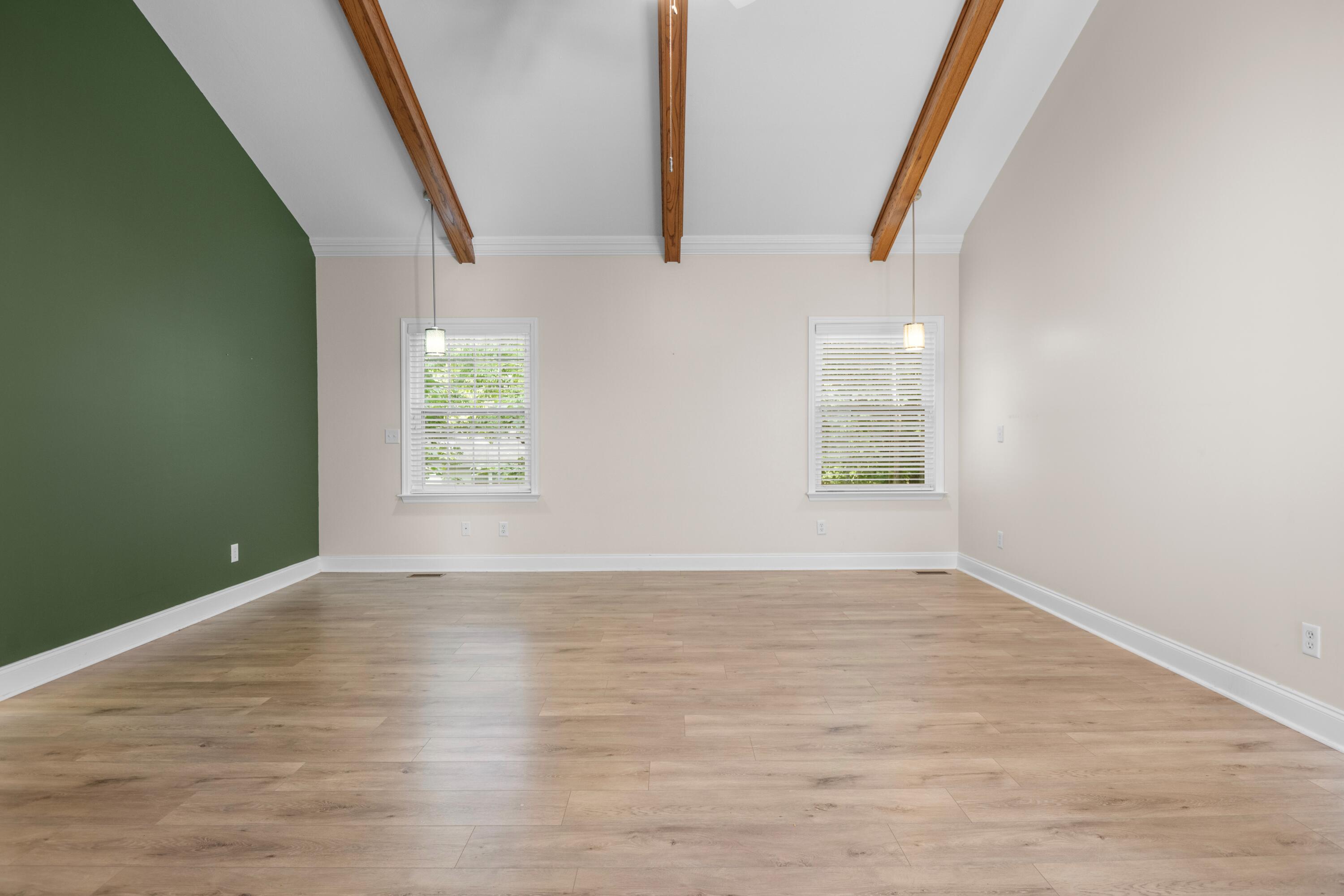 4805 Woodland Circle
