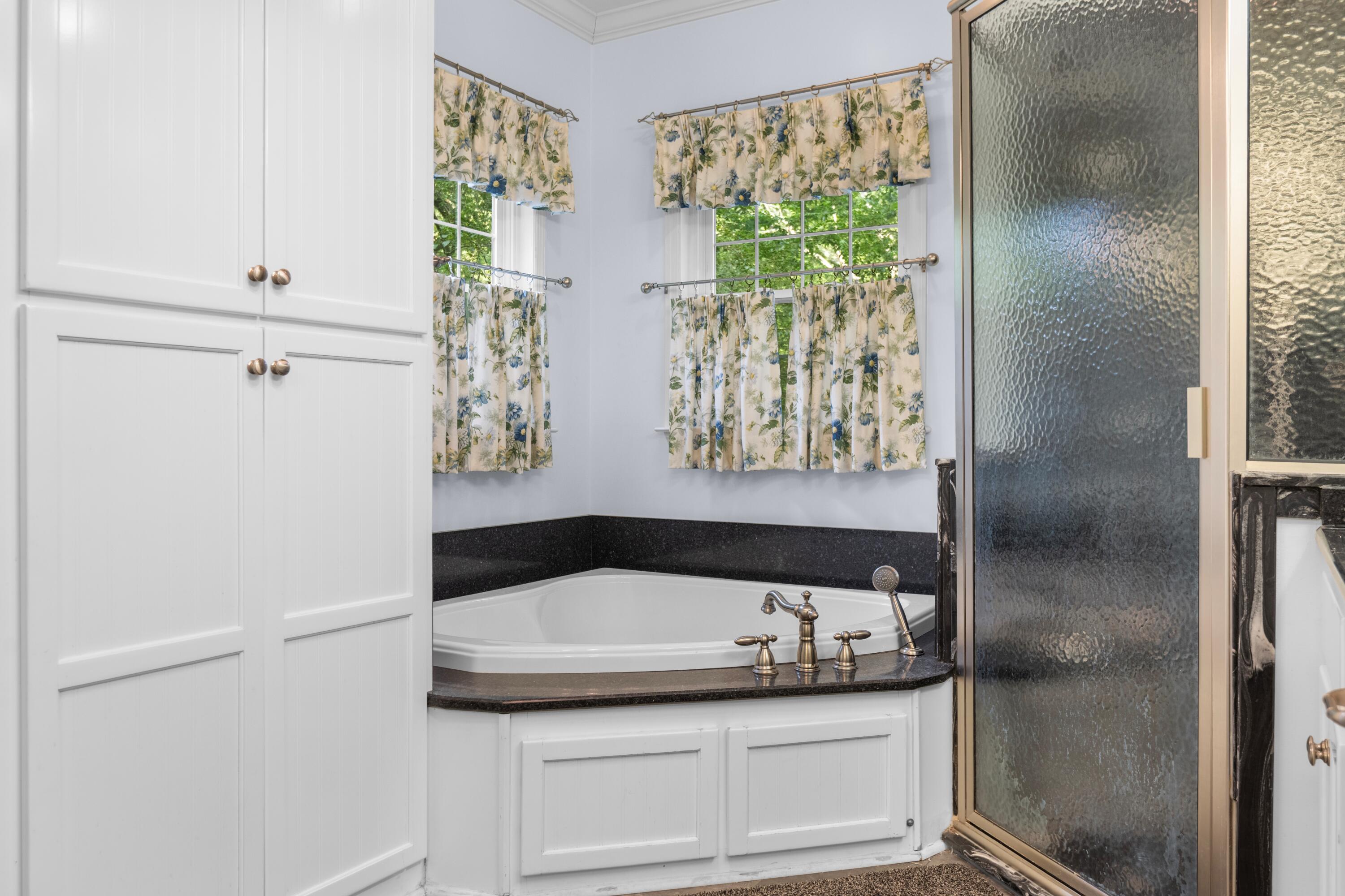 4805 Woodland Circle