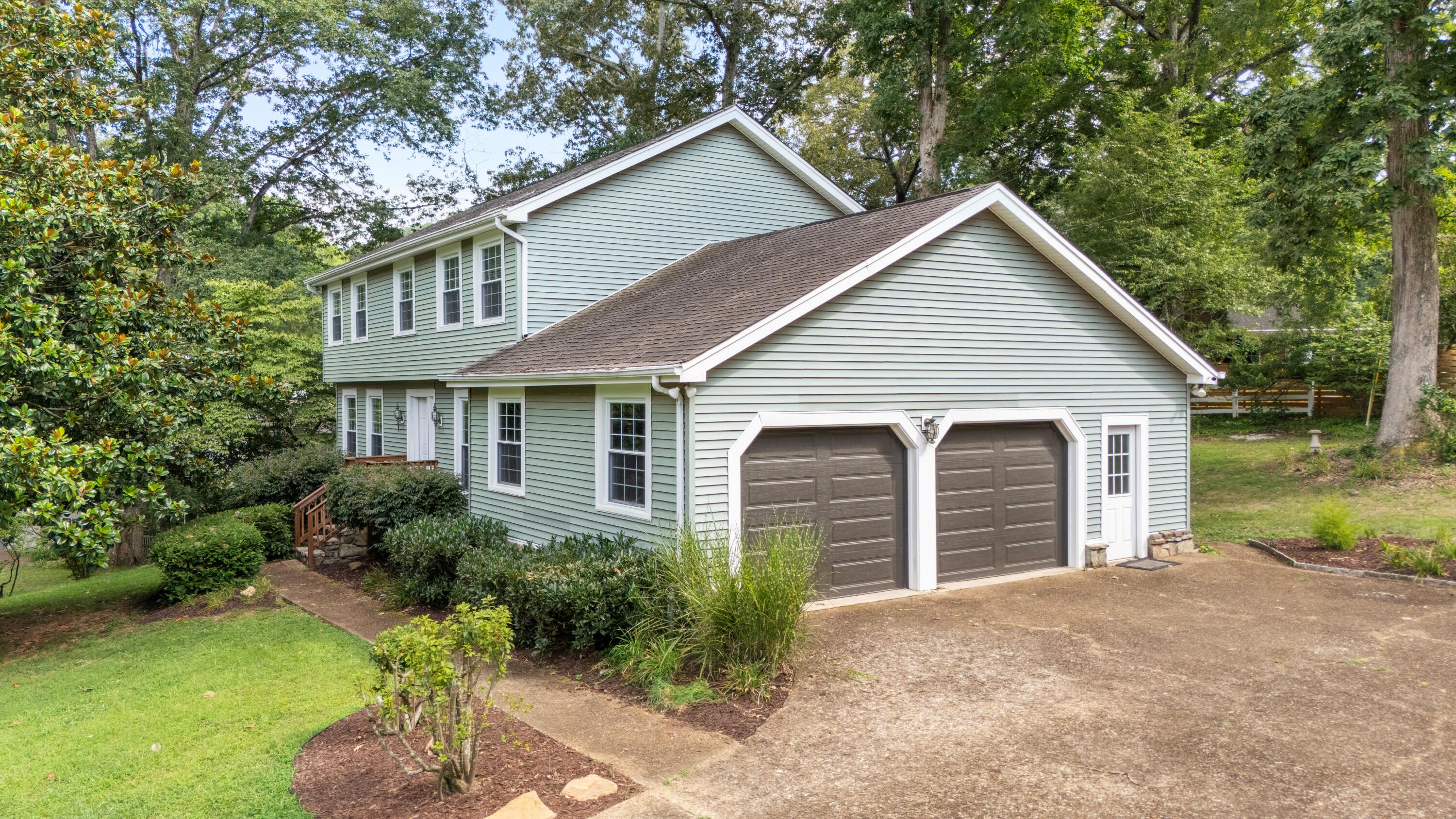 4805 Woodland Circle