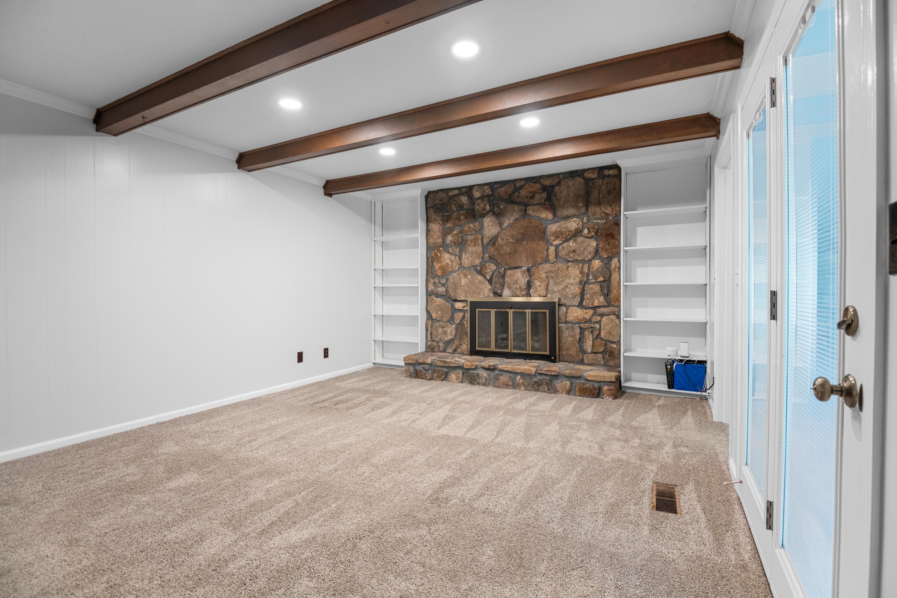 4805 Woodland Circle