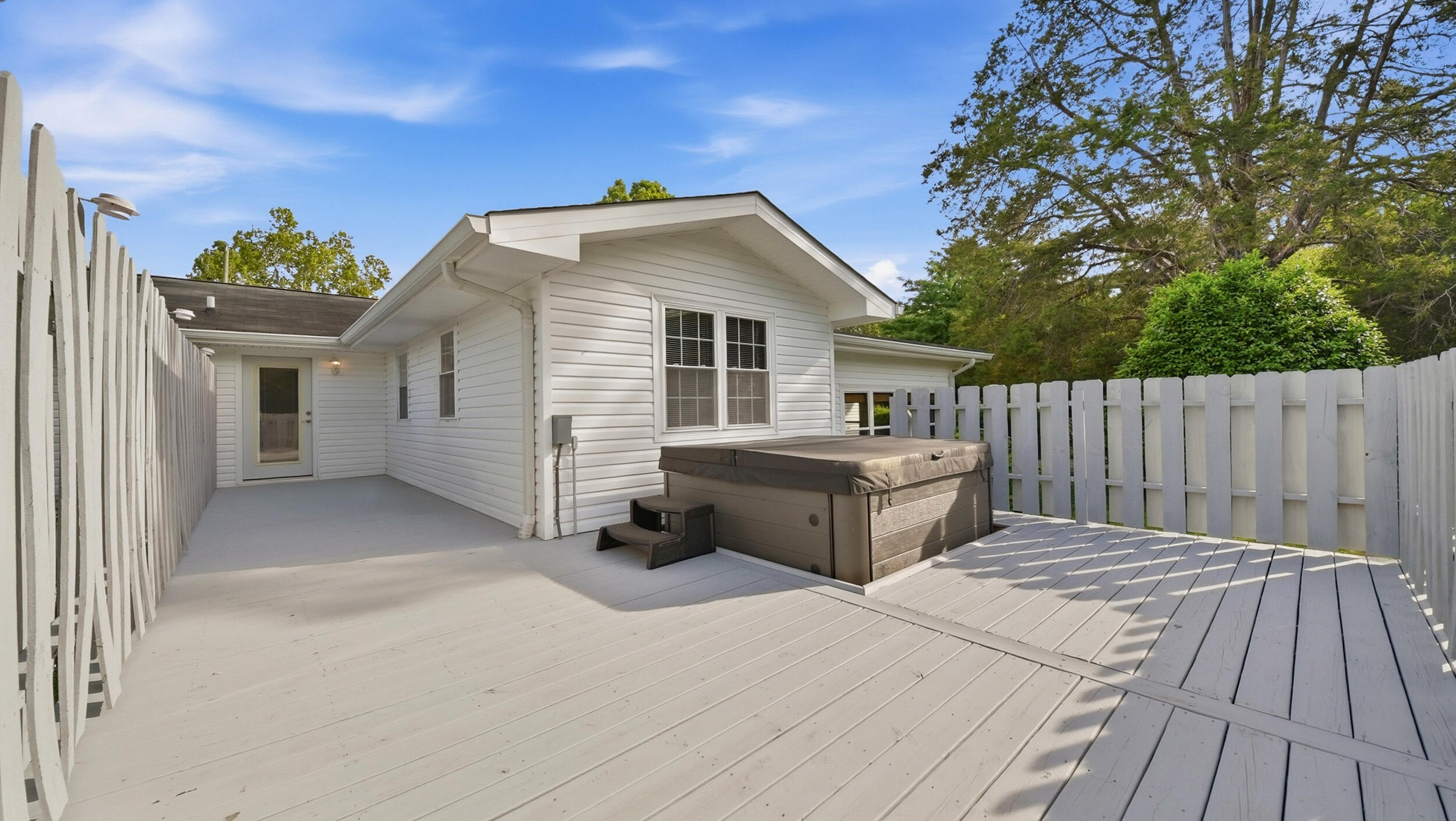 605 Falls View Drive