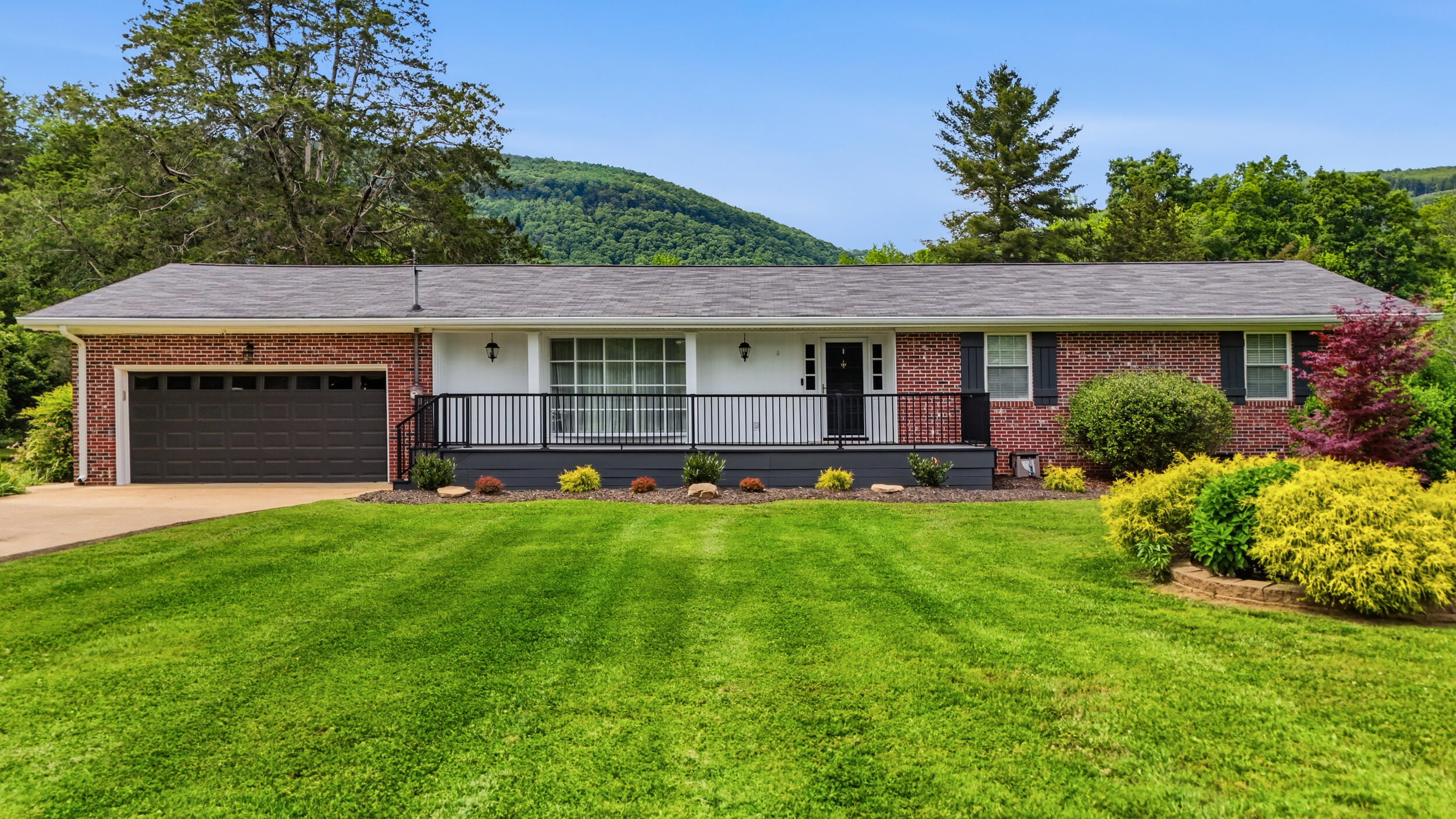 605 Falls View Drive