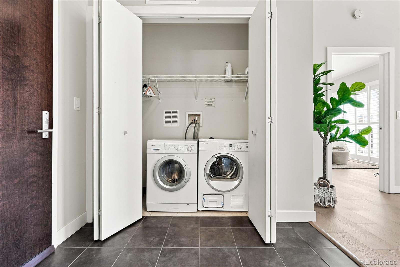 410 Acoma Street Unit: 211
