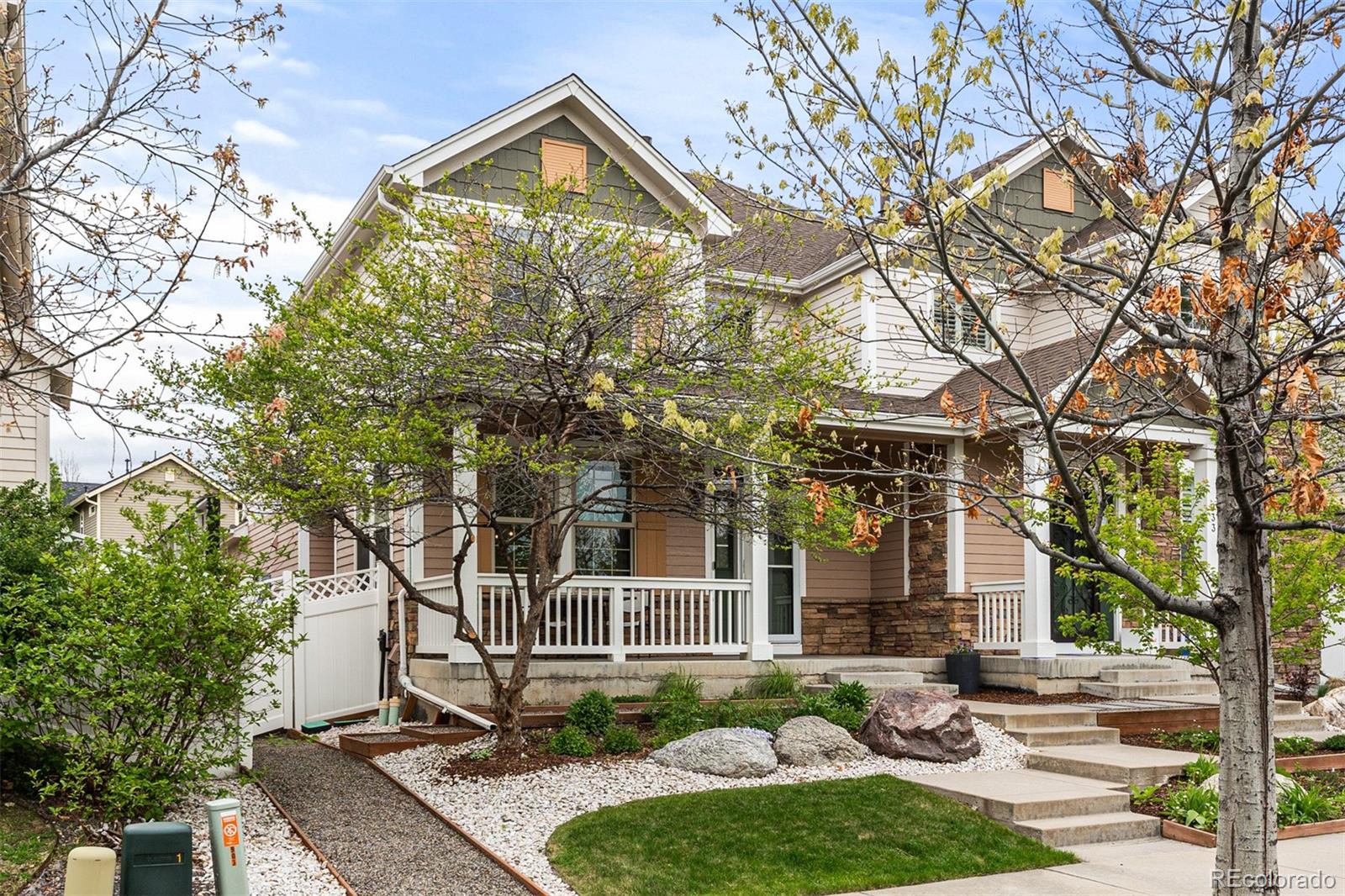 923 Roslyn Court