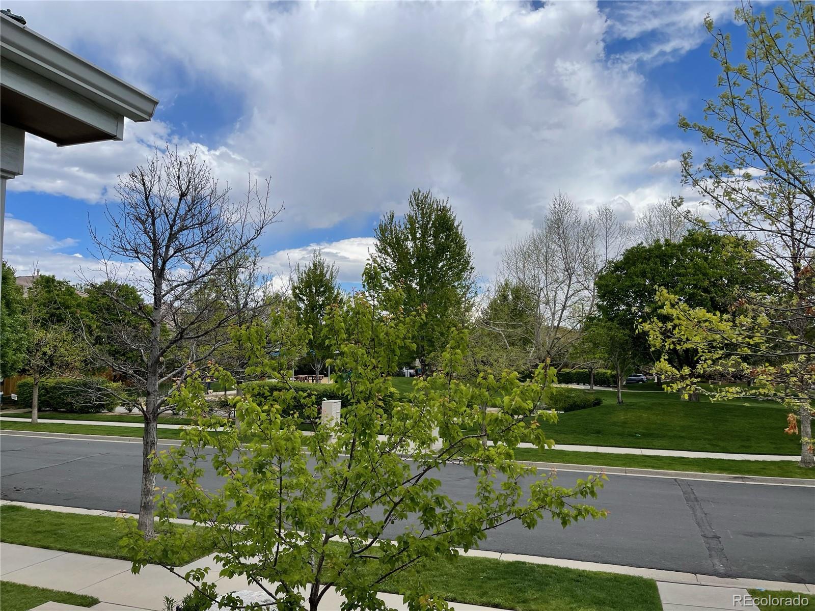923 Roslyn Court