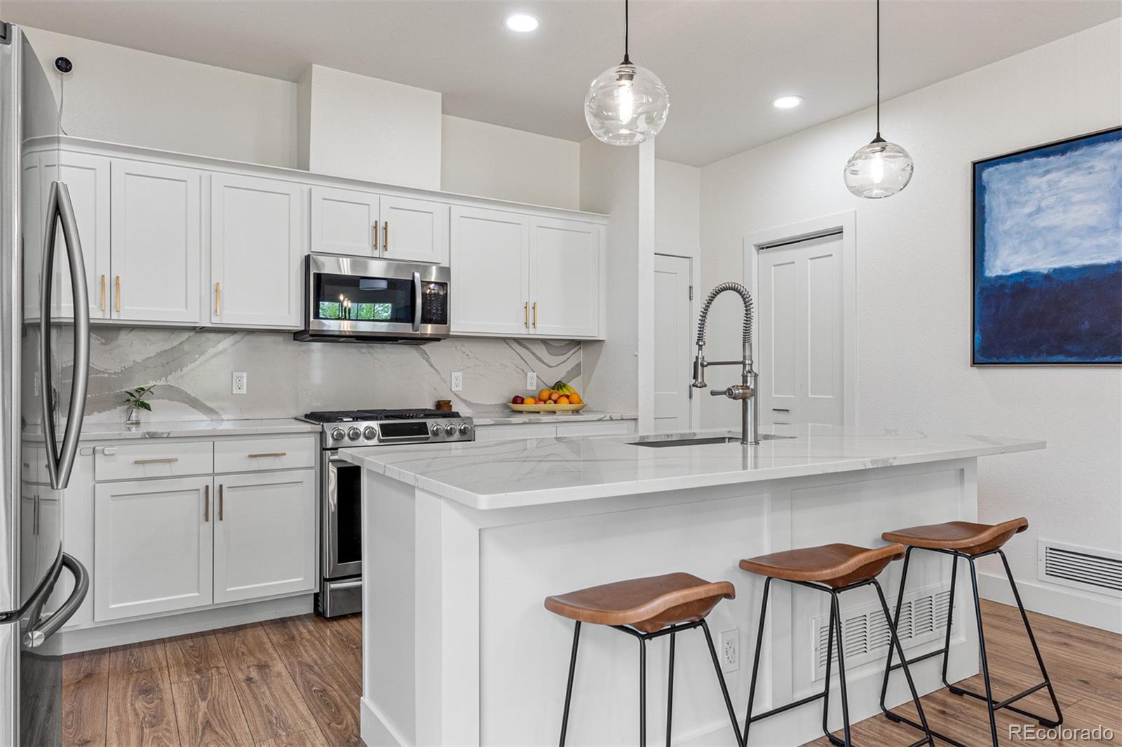923 Roslyn Court