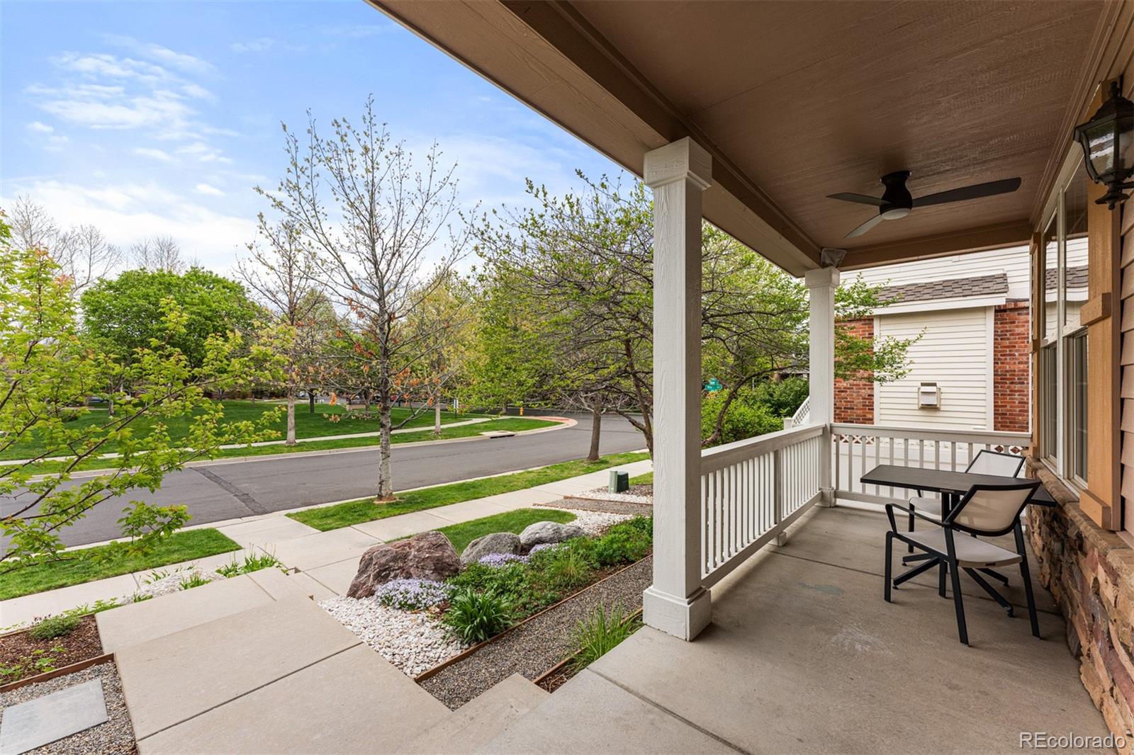 923 Roslyn Court