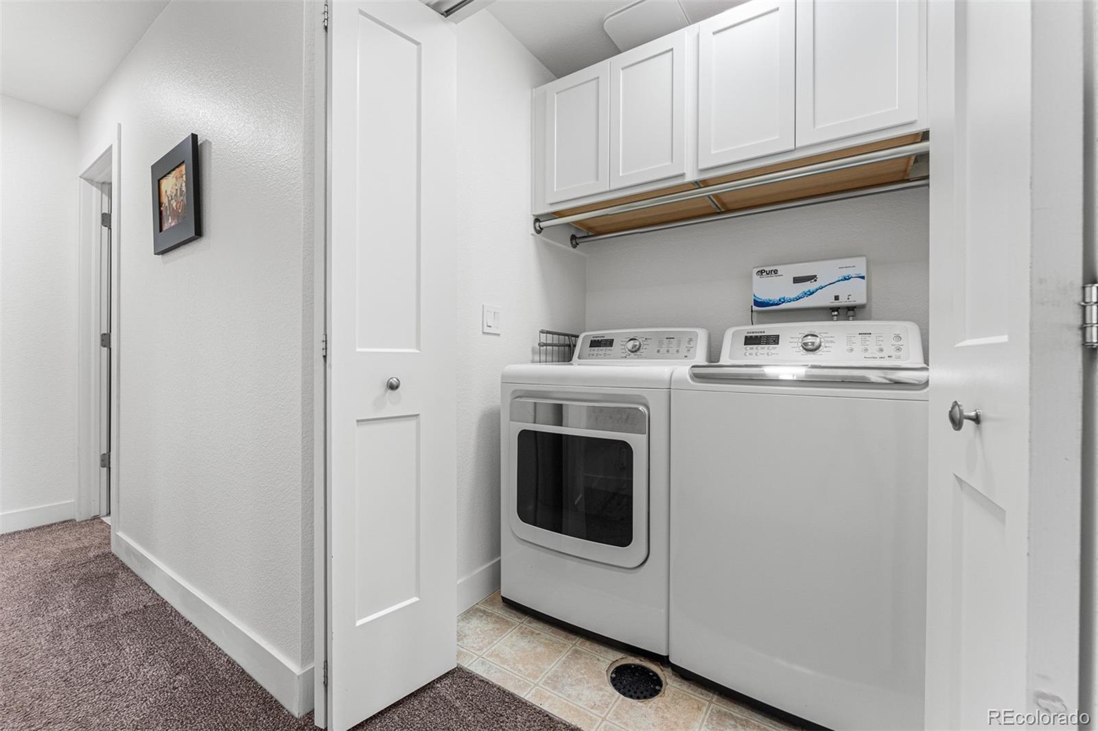 923 Roslyn Court