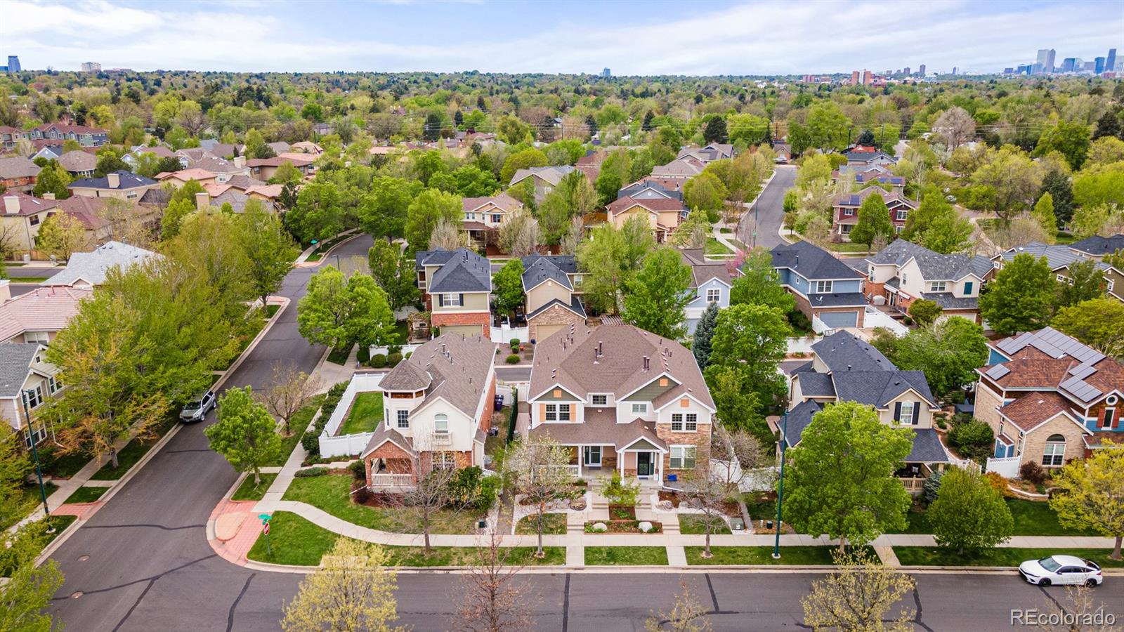 923 Roslyn Court