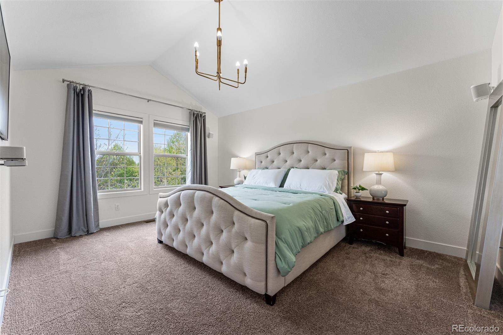 923 Roslyn Court
