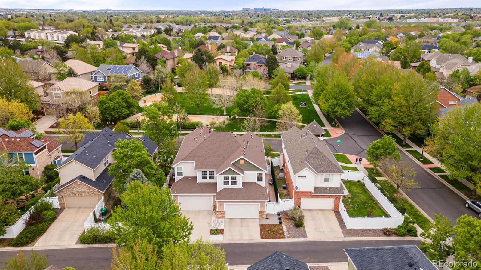923 Roslyn Court