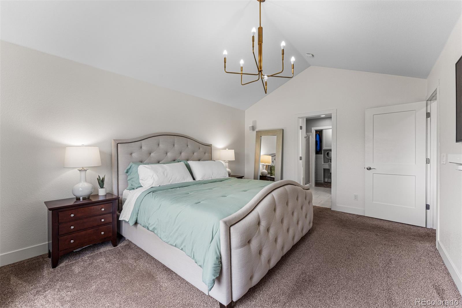 923 Roslyn Court