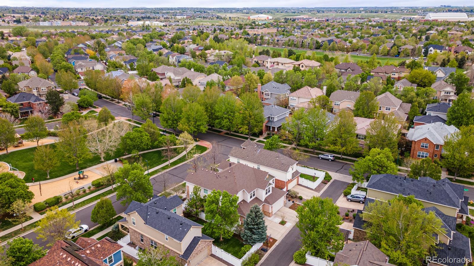 923 Roslyn Court