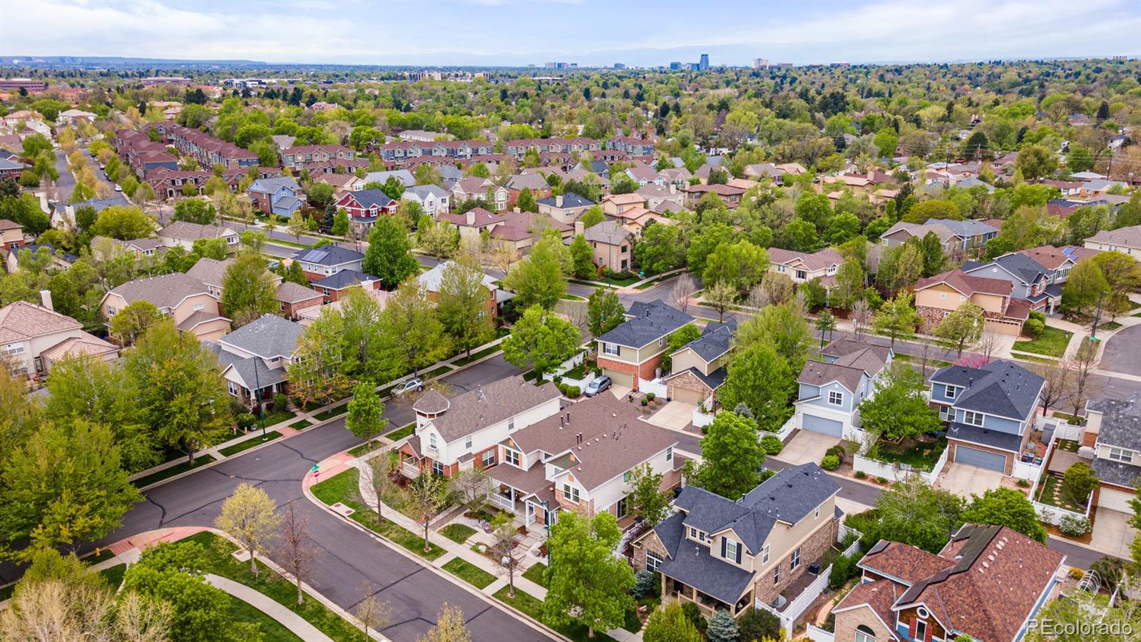 923 Roslyn Court