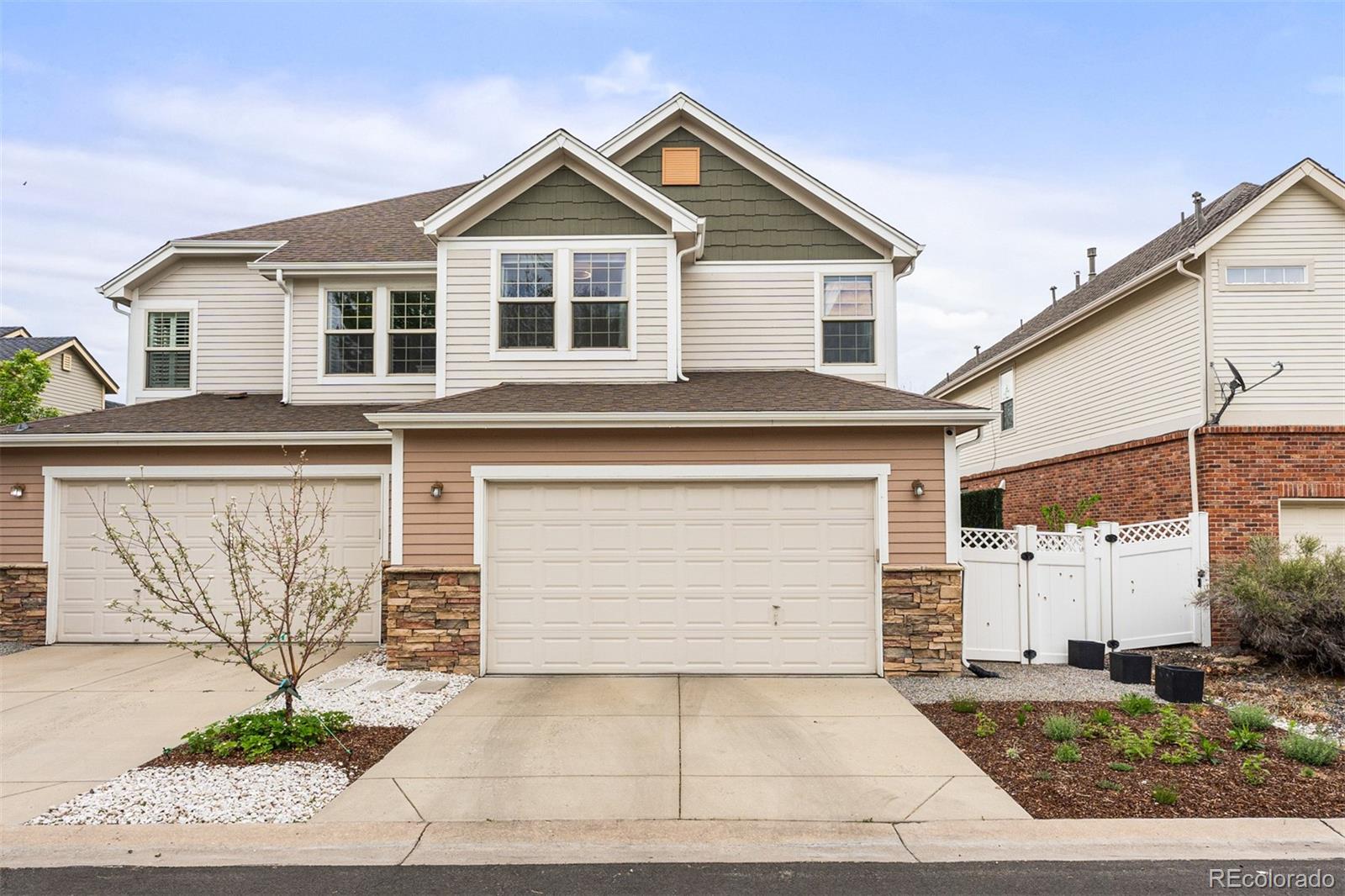 923 Roslyn Court