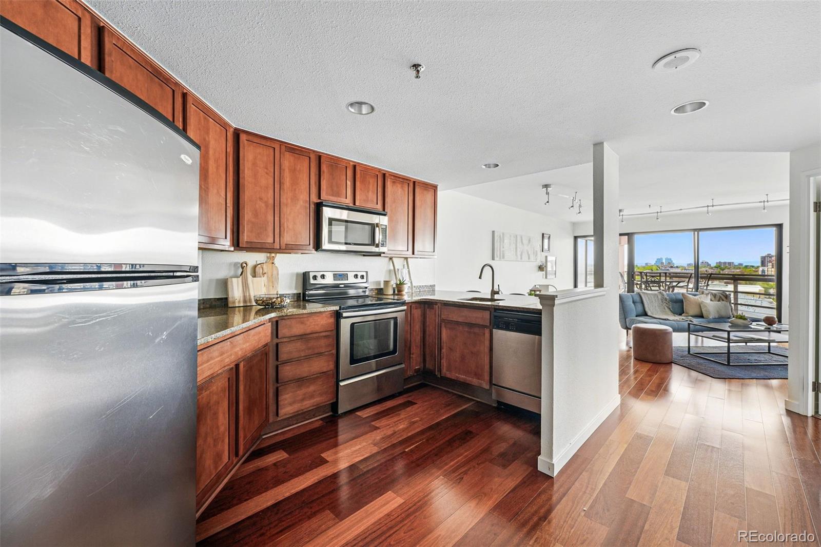 100 Park Avenue Unit: 907