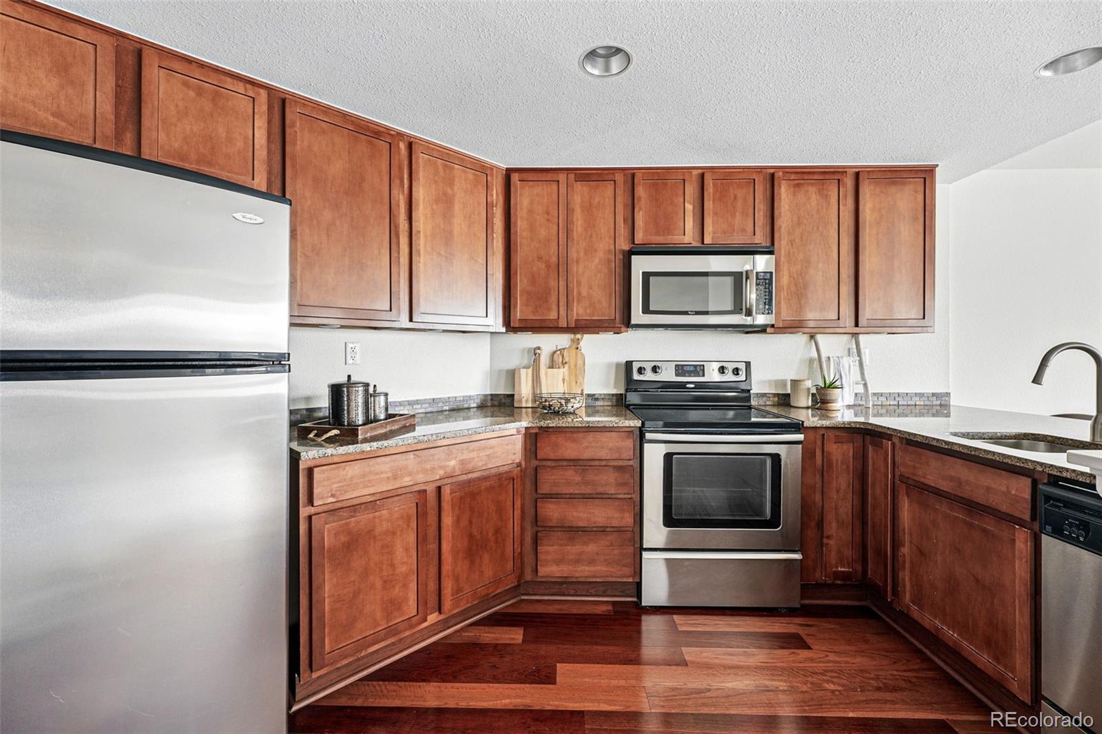 100 Park Avenue Unit: 907