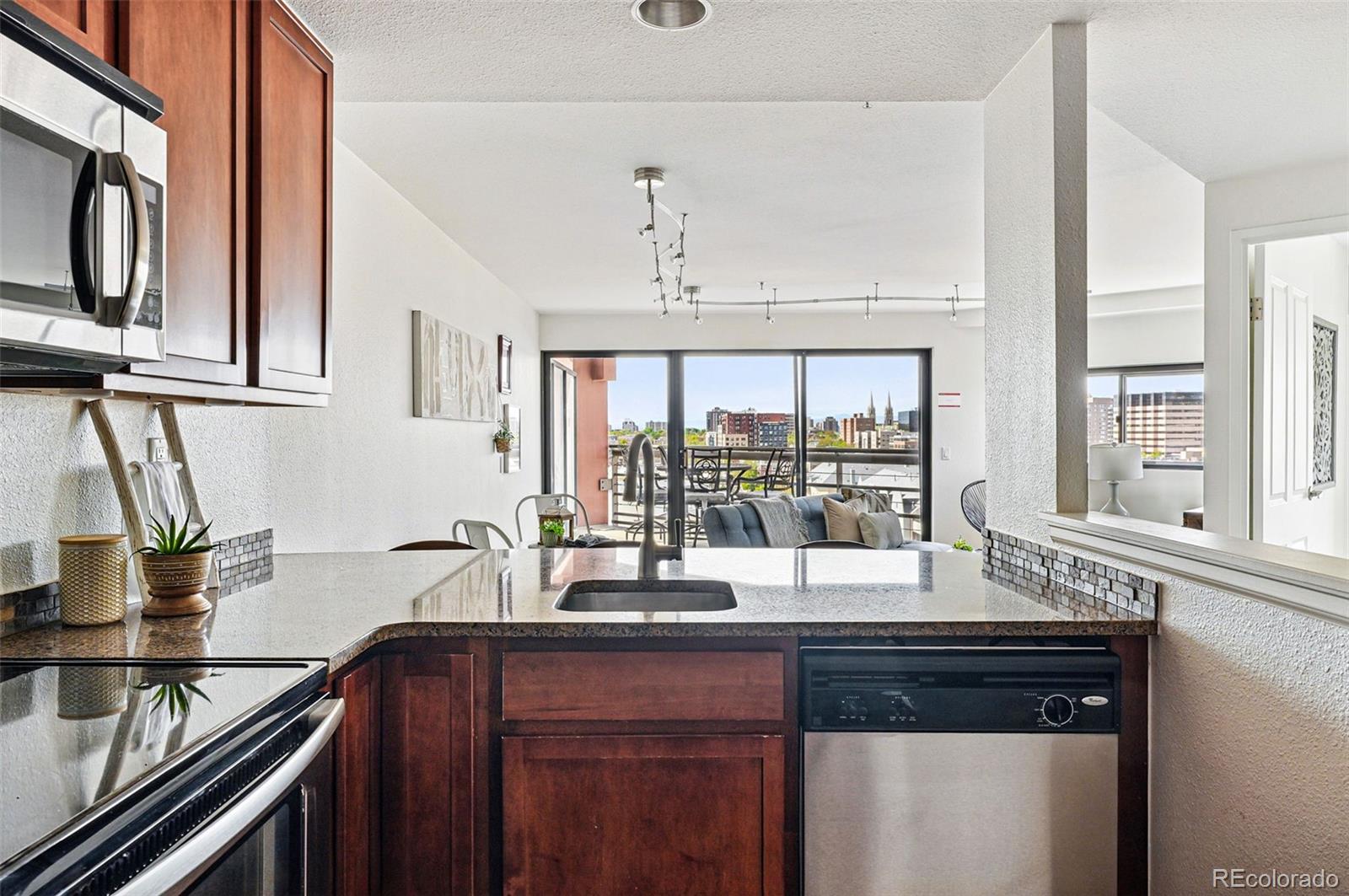 100 Park Avenue Unit: 907