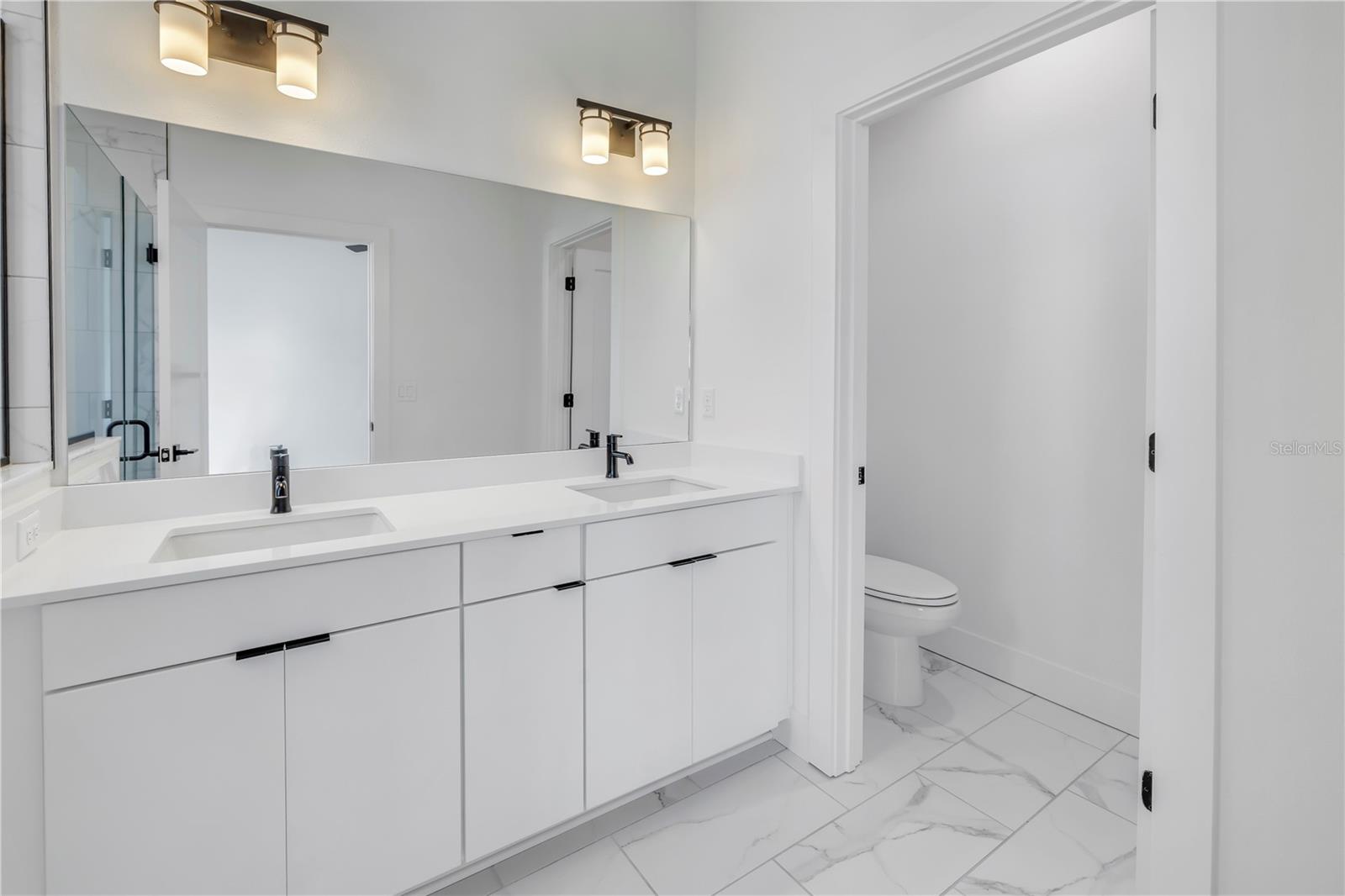 556 DR MARTIN LUTHER KING JR ST S