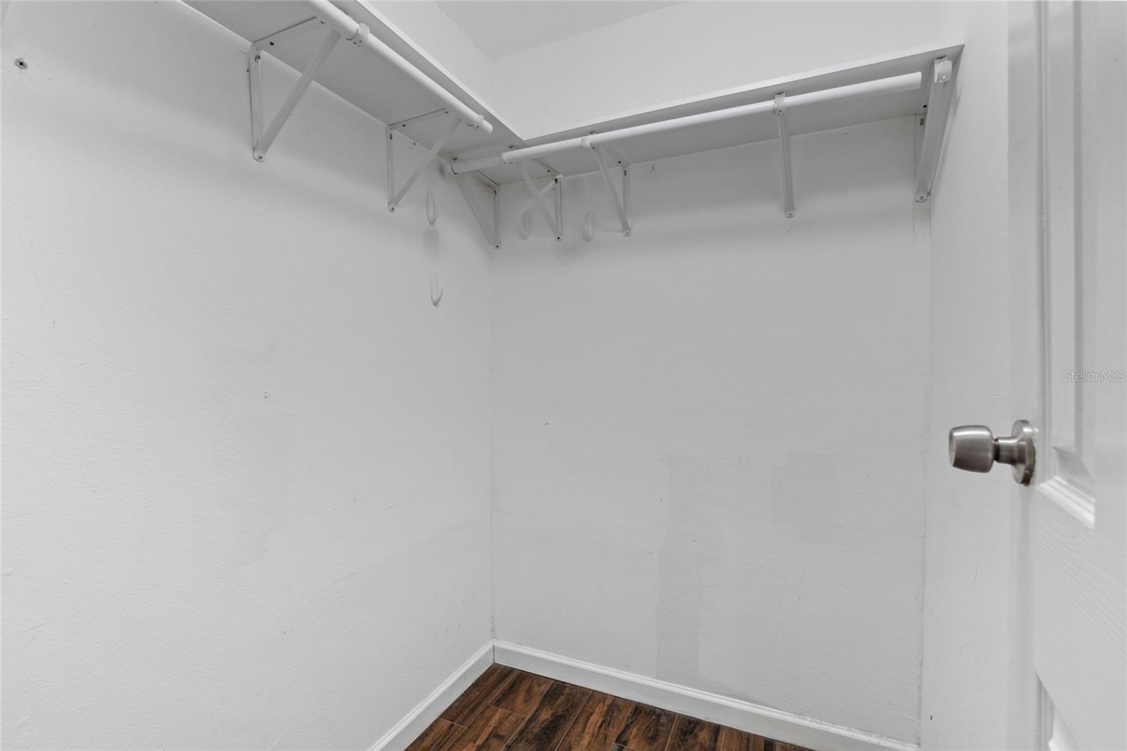 120 EDGEWOOD CT