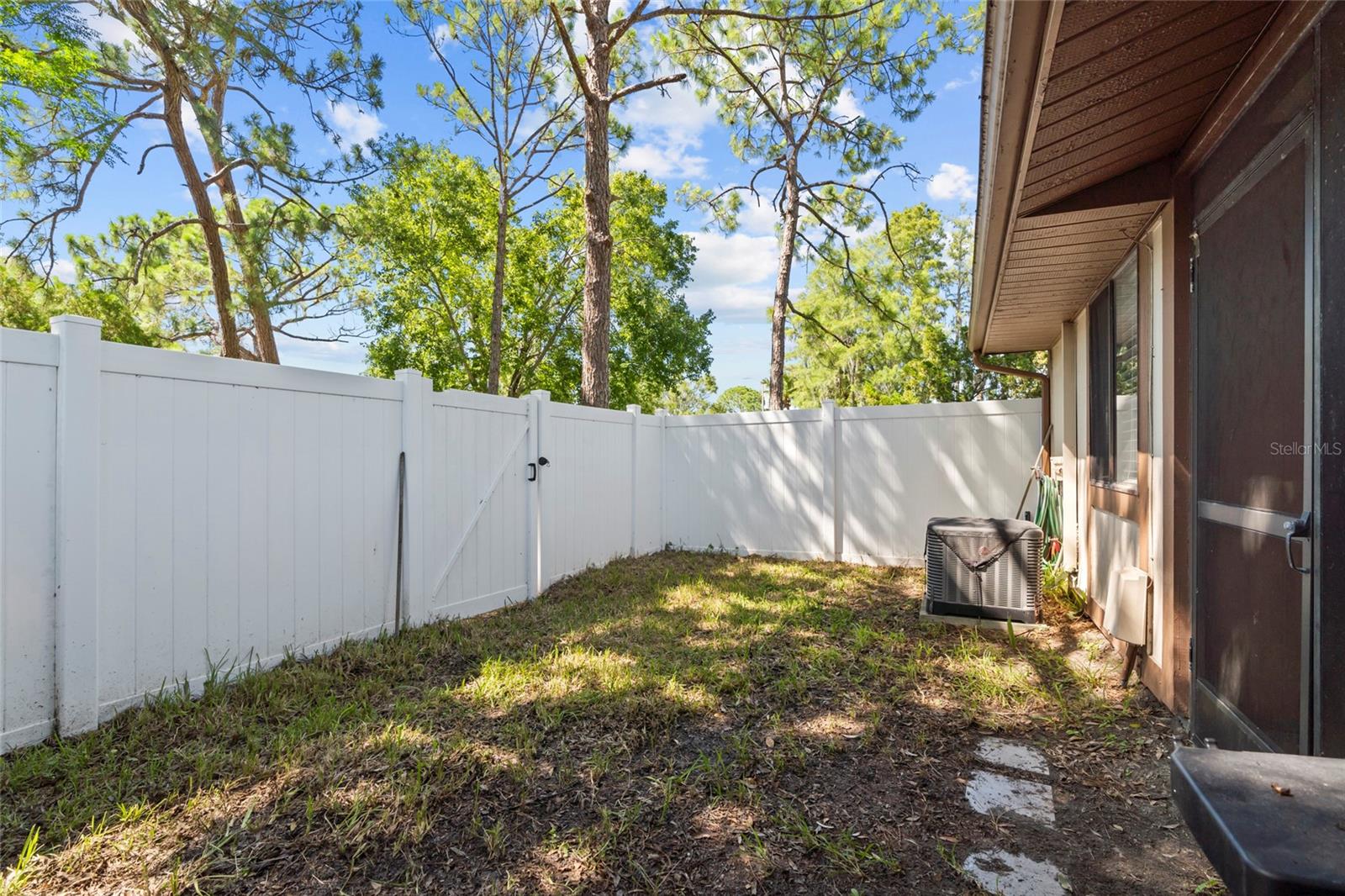 120 EDGEWOOD CT