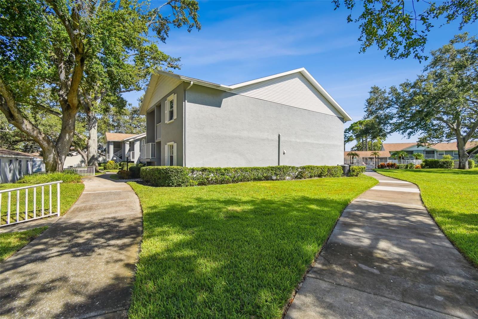 1420 OAK HILL DR #203