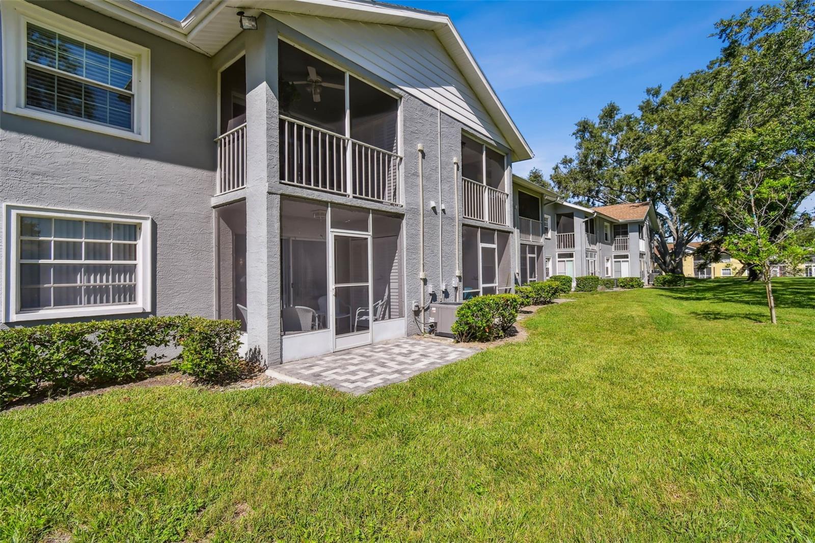 1420 OAK HILL DR #203