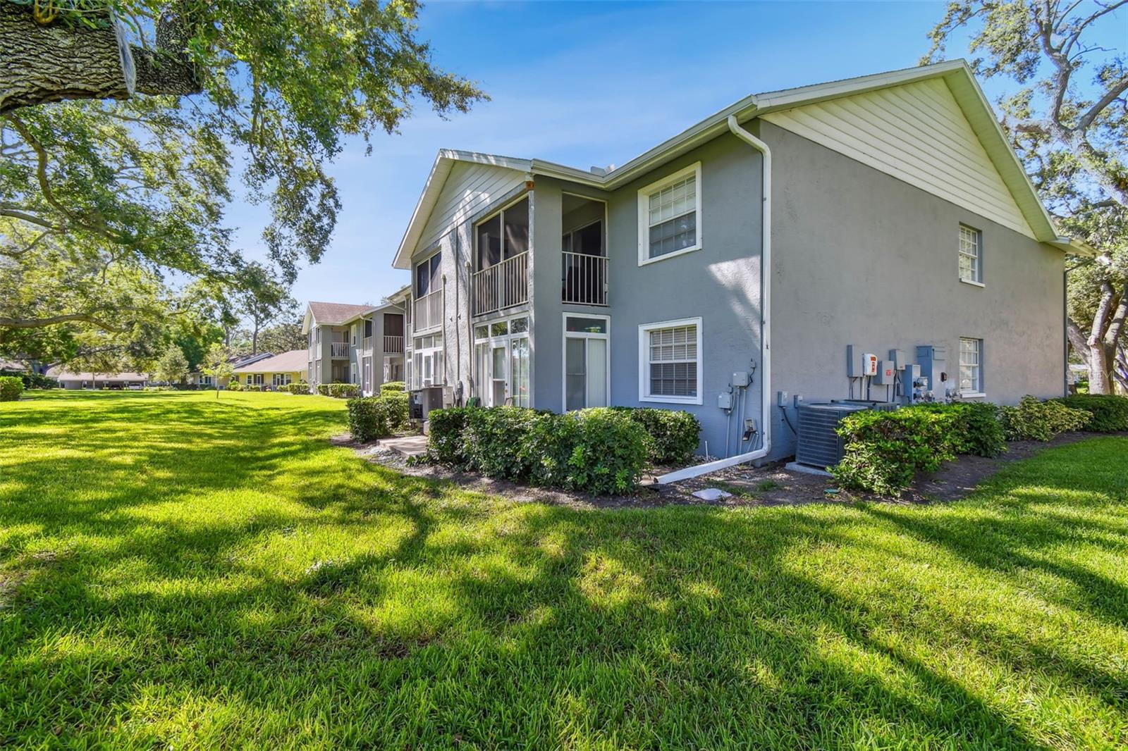 1420 OAK HILL DR #203