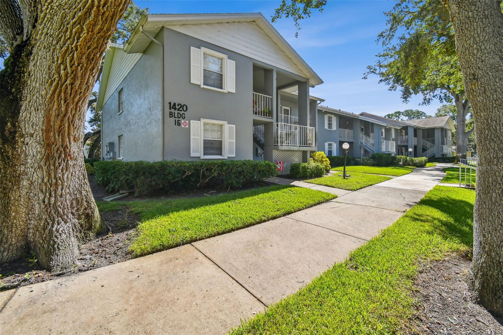 1420 OAK HILL DR #203