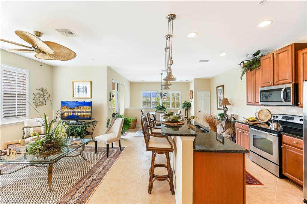 23400 Alamanda DR Unit: 201