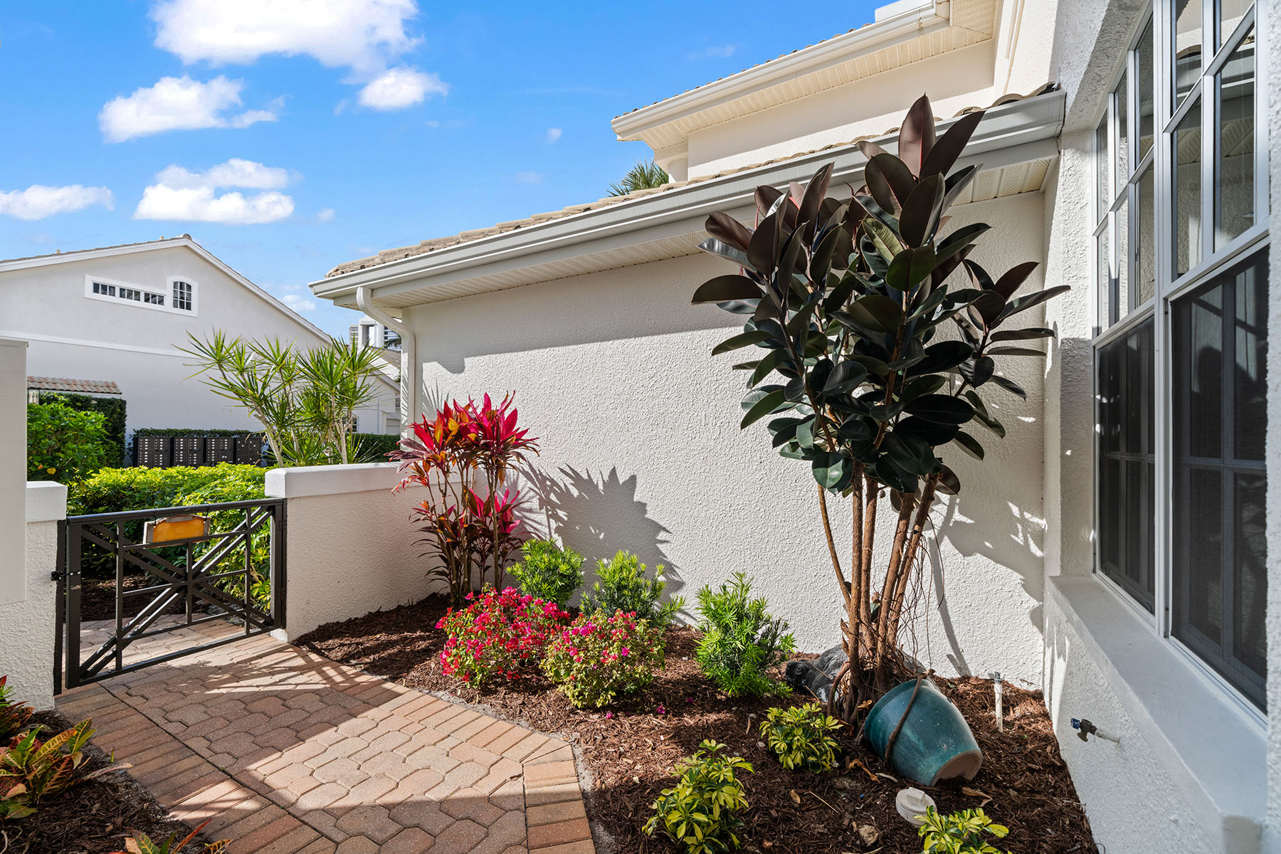 6835 San Marino Drive , 809A
