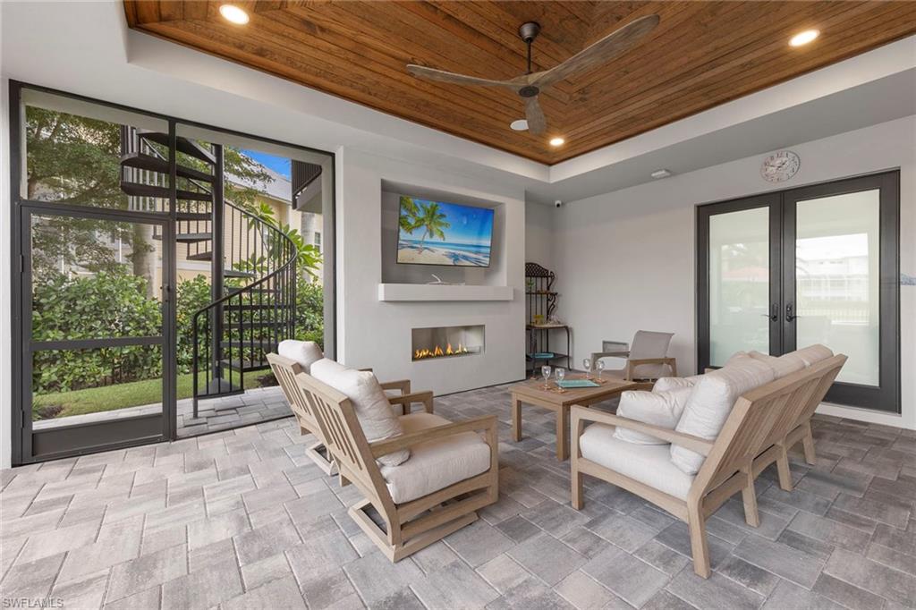 211 San Mateo DR