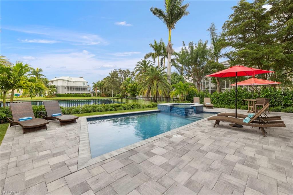 211 San Mateo DR