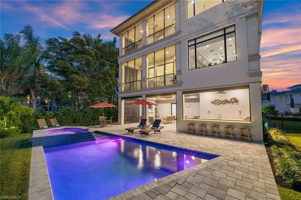 211 San Mateo DR