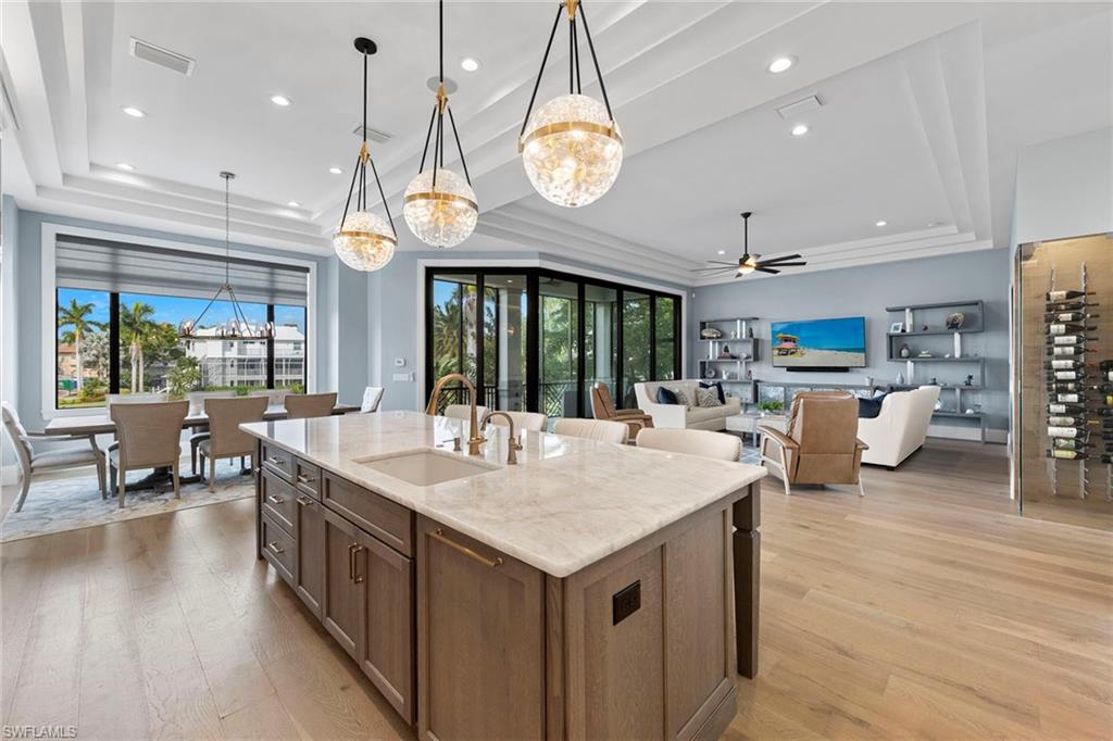 211 San Mateo DR
