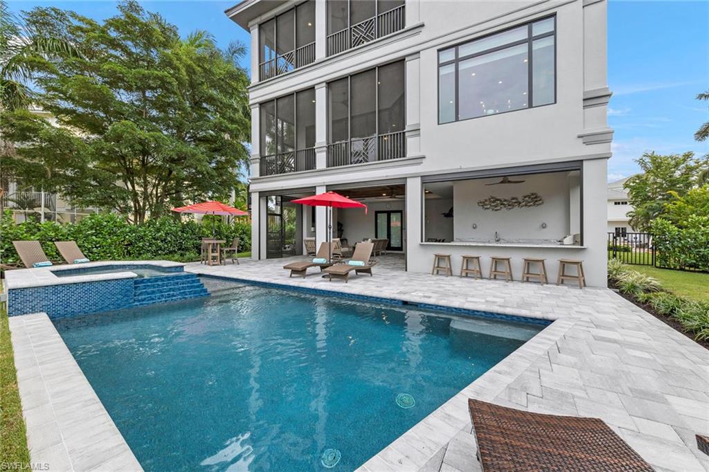 211 San Mateo DR